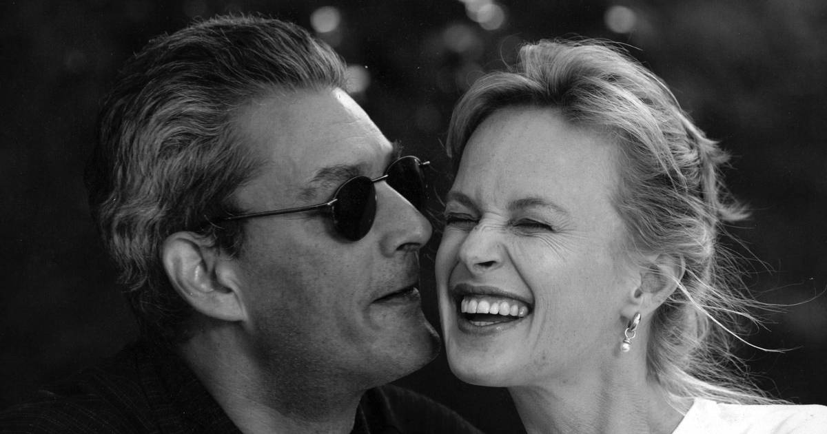 I mange år var de et af New Yorks mest celebre ægtepar, men så kom døden i vejen. Nu lever »smukke Paul« igen i hendes stærke erindringer