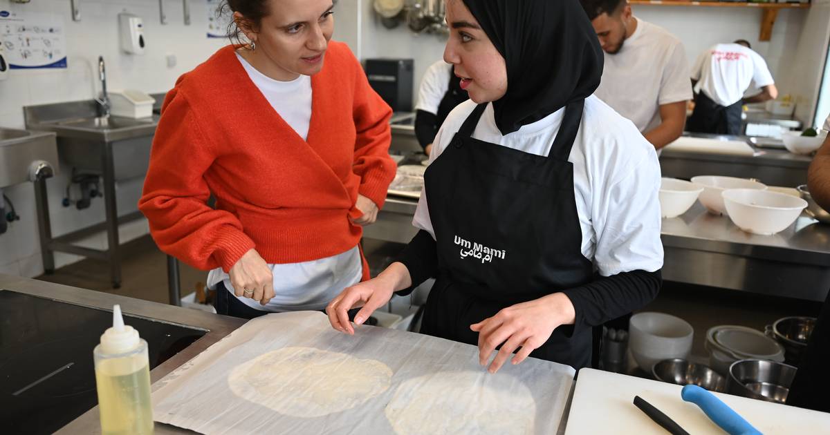 Den dansk-franske køkkenchef spørger dem altid om det samme. Deres svar afslører et alvorligt samfundsproblem