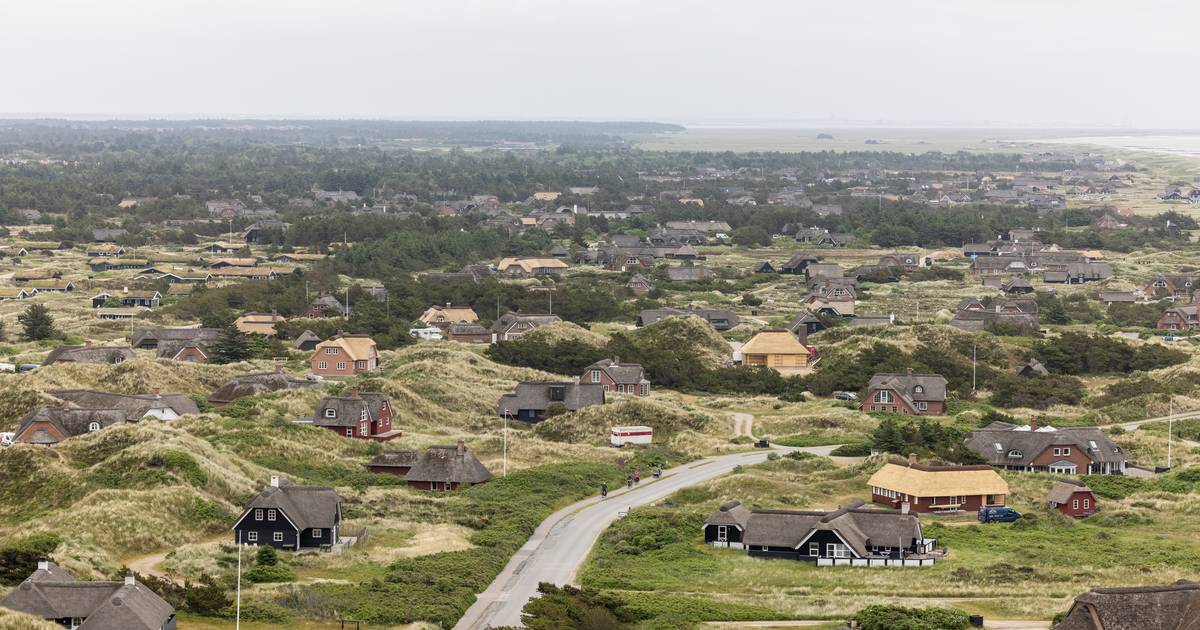 Cheføkonom spærrer øjnene op over høje sommerhuspriser et bestemt sted i landet: »Det er usædvanligt, især fordi ejerboligmarkedet i området ikke buldrer frem«