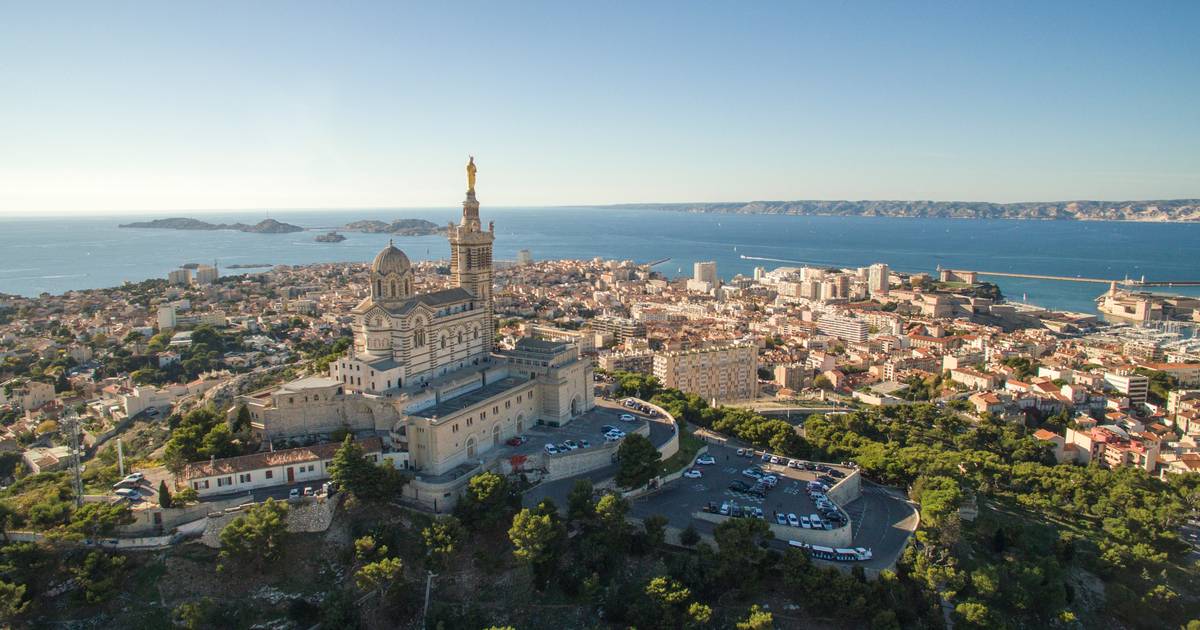 For få penge kan du overnatte i berømt arkitekts værk:  Ejendommen skulle fungere som en by i sig selv