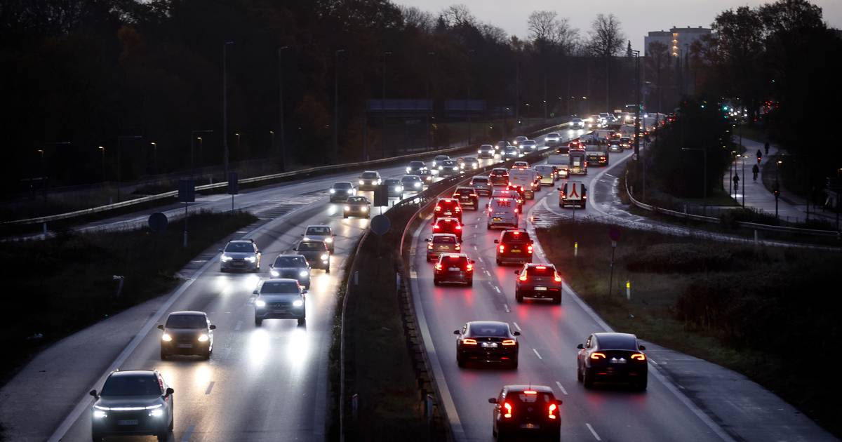 Prisen på benzin og diesel er eksploderet:  Spar penge ved at lære at køre som en lastbilchauffør
