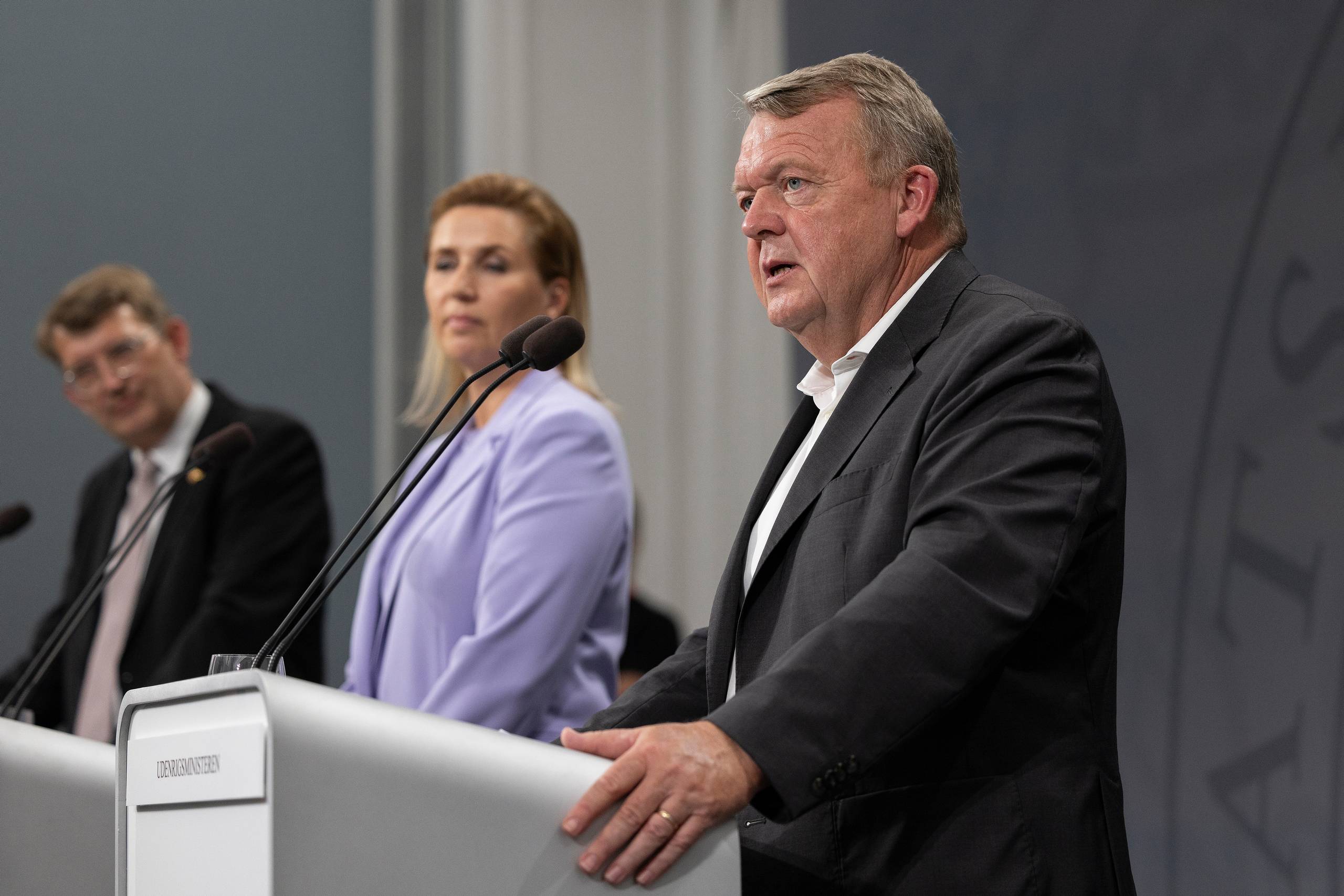 Det tog hele 45 dage, inden Troels Lund Poulsen (V), Mette Frederiksen (S) og Lars Løkke Rasmussen (M) kunne præsentere SVM-regeringen i 2022.. Arkivfoto: Finn Frandsen