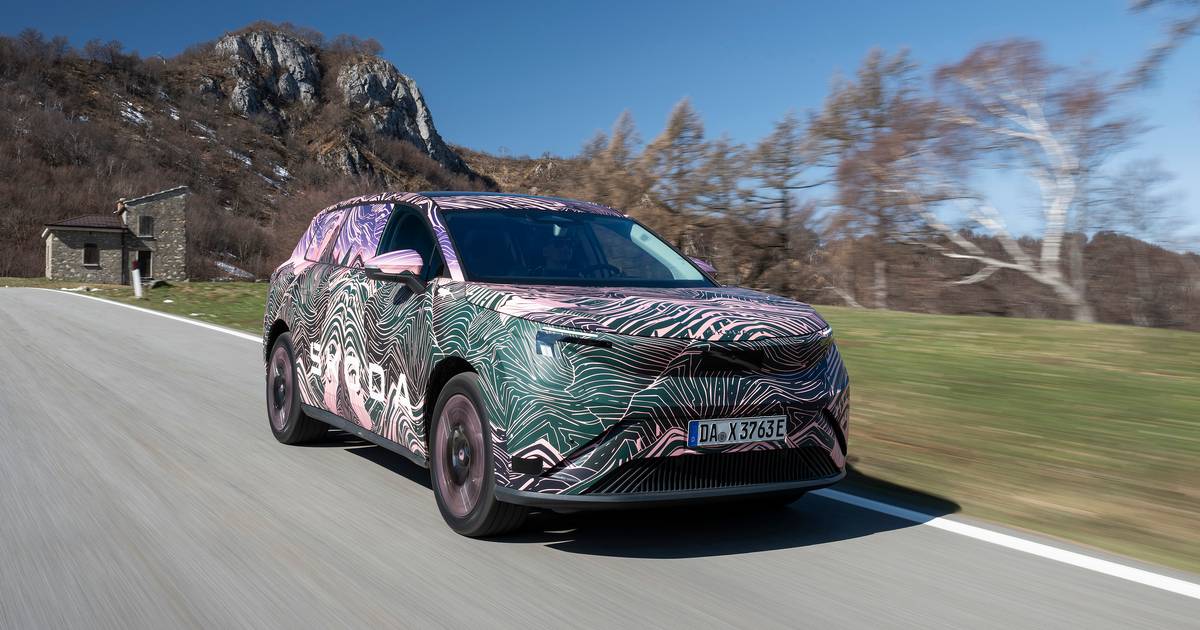 Den er enorm: Skoda går amok i plads og bider de dyre drenge i haserne