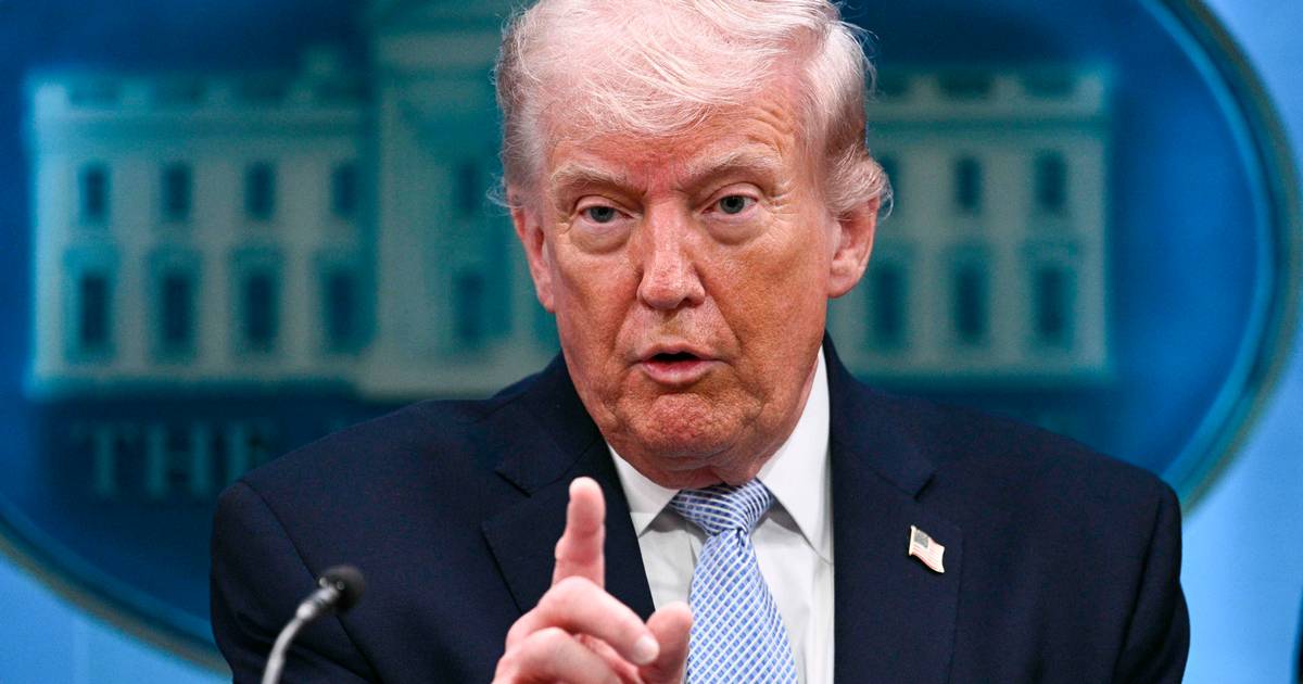 Analyse: Først puster Trump sig op, derefter lægger han sig ned. Et brutalt styre har overlevet verdens mægtigste militær