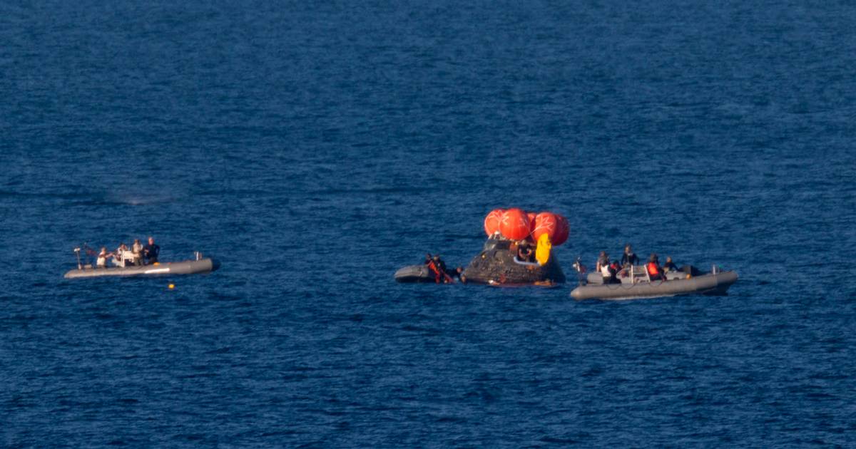 Rumfartøj er landet sikkert i Stillehavet efter historisk månemission