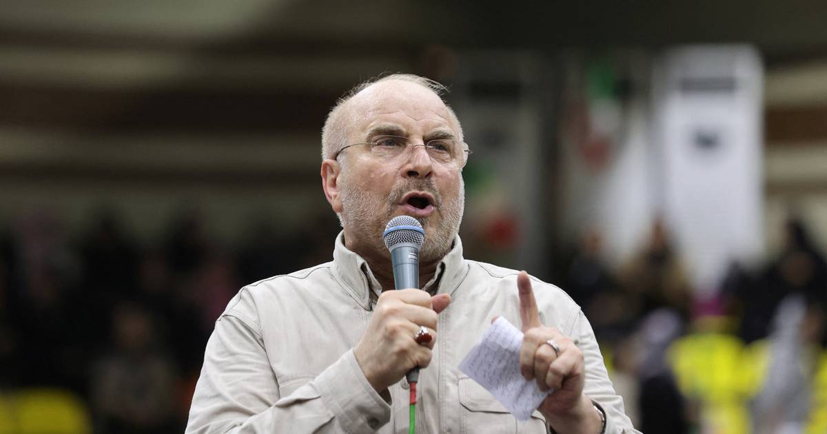 Hvem er denne mand? Som kun 19-årig drog han i krig for Iran – alligevel vil USA tale med ham i Pakistan