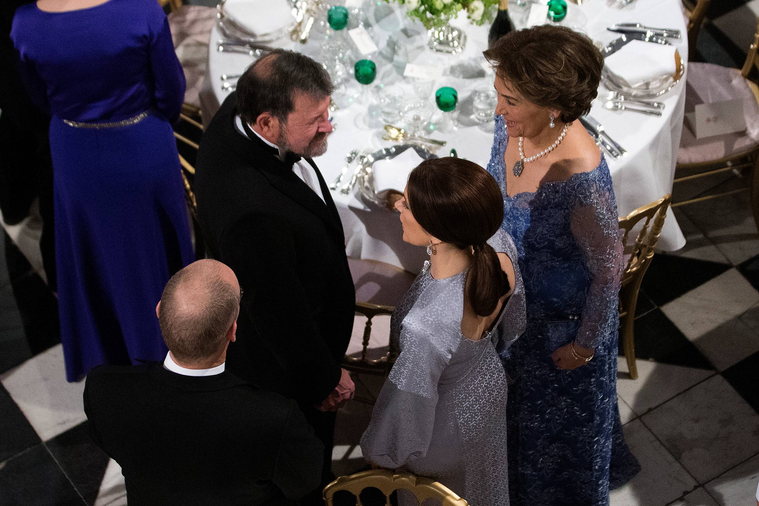 John Donaldson (tv.) med sin datter, dronning Mary, til middag på Fredensborg Slot i anledning af Dronning Margrethes 75 års fødselsdag. Foto: Finn Frandsen