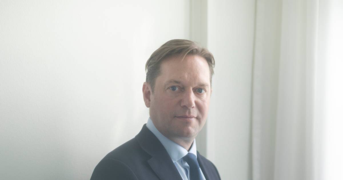 Han blev kendt som »den sorte greve«. Nu er Marcus Knuth tilbage på ...