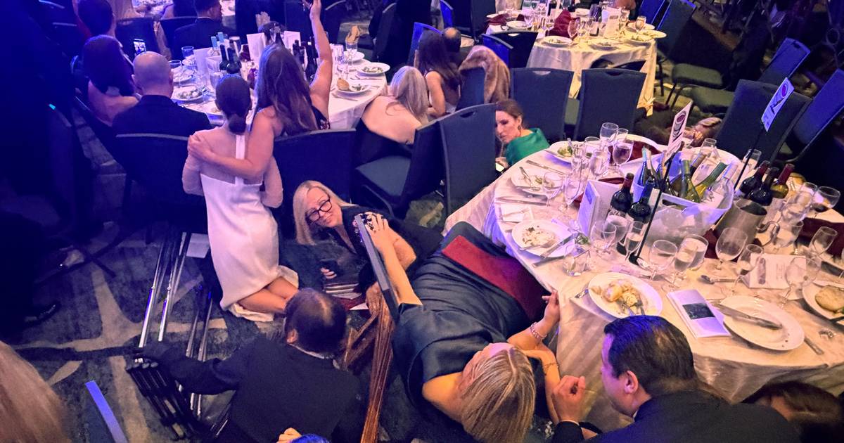 Kaos, Trump snublede, og agenter løb over de hviddækkede rundborde:  Sådan forløb natten, der rystede Washington og hele USA