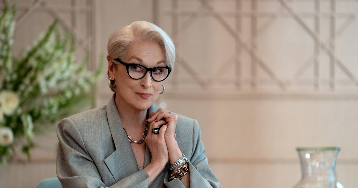 Det er komisk guld, når Meryl Streep som den tidligere frygtindgydende Miranda Priestly selv må hænge sin frakke op