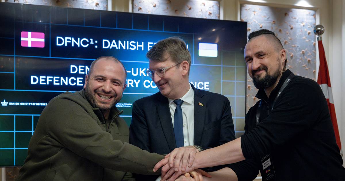 Zelenskyj anklages for korruption i største sag i årevis efter lækkede telefonsamtaler