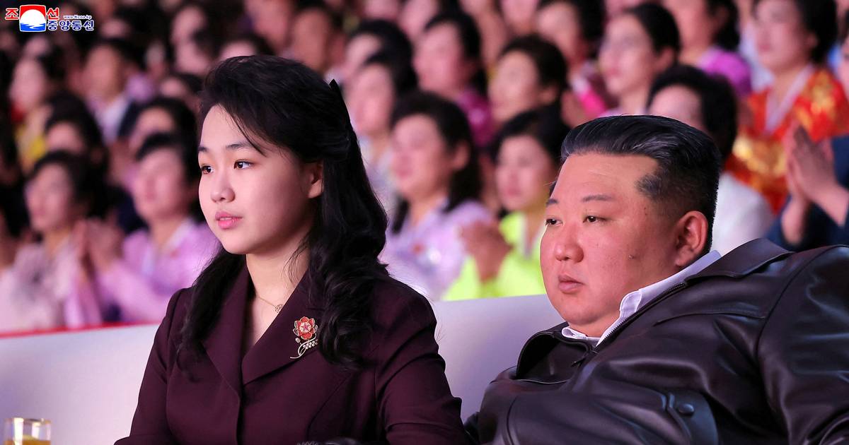 Hun gik verden rundt, da hun som teenager kørte en kampvogn. Nu taler man om hende igen