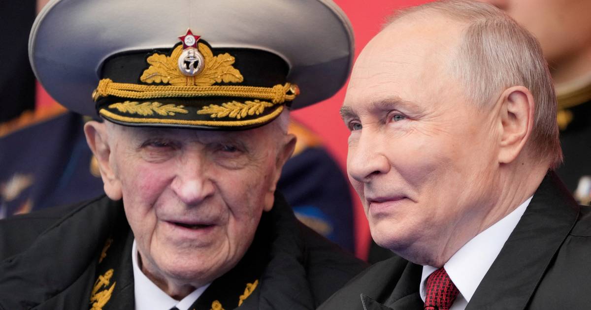 Analyse:  Putins kampvogn er kørt fast. Det kan give Ruslands fredsduer ny luft under vingerne