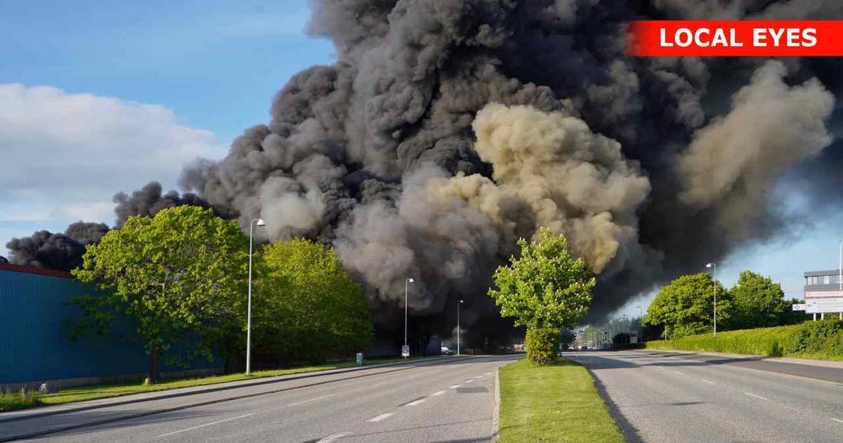 Brand i Vejle: Folk skal holde sig væk fra »massiv røgudvikling«