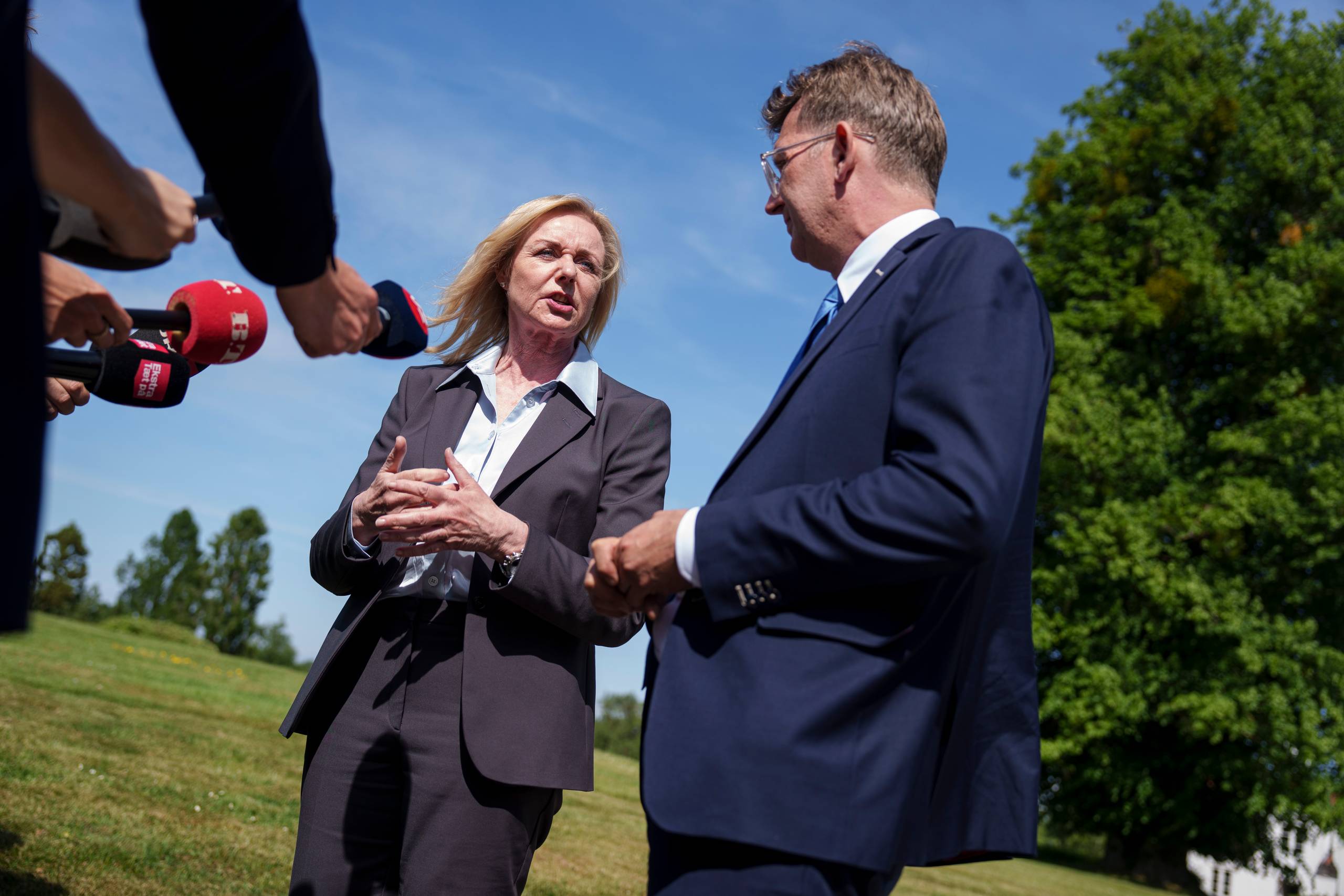 Dagens politiske taler spænder bredt: Fradrag for avislæsere, forbud mod at tale arabisk i skolen og en ekstra fridag i 2030