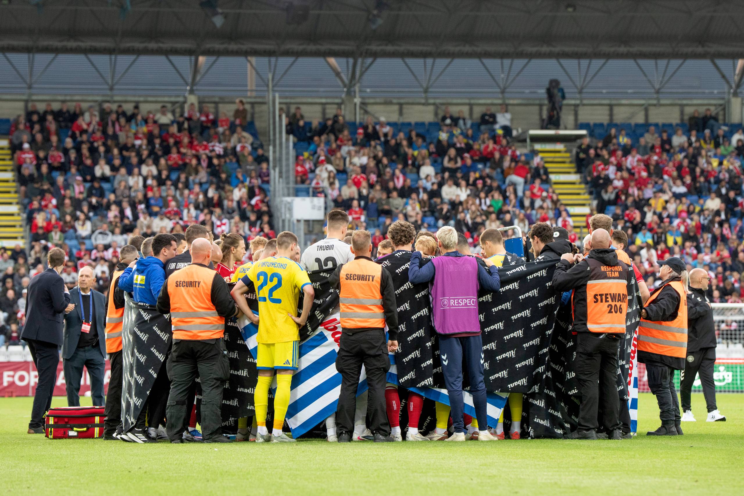 Ekspert ser flere mulige forklaringer på Eriksens kollaps