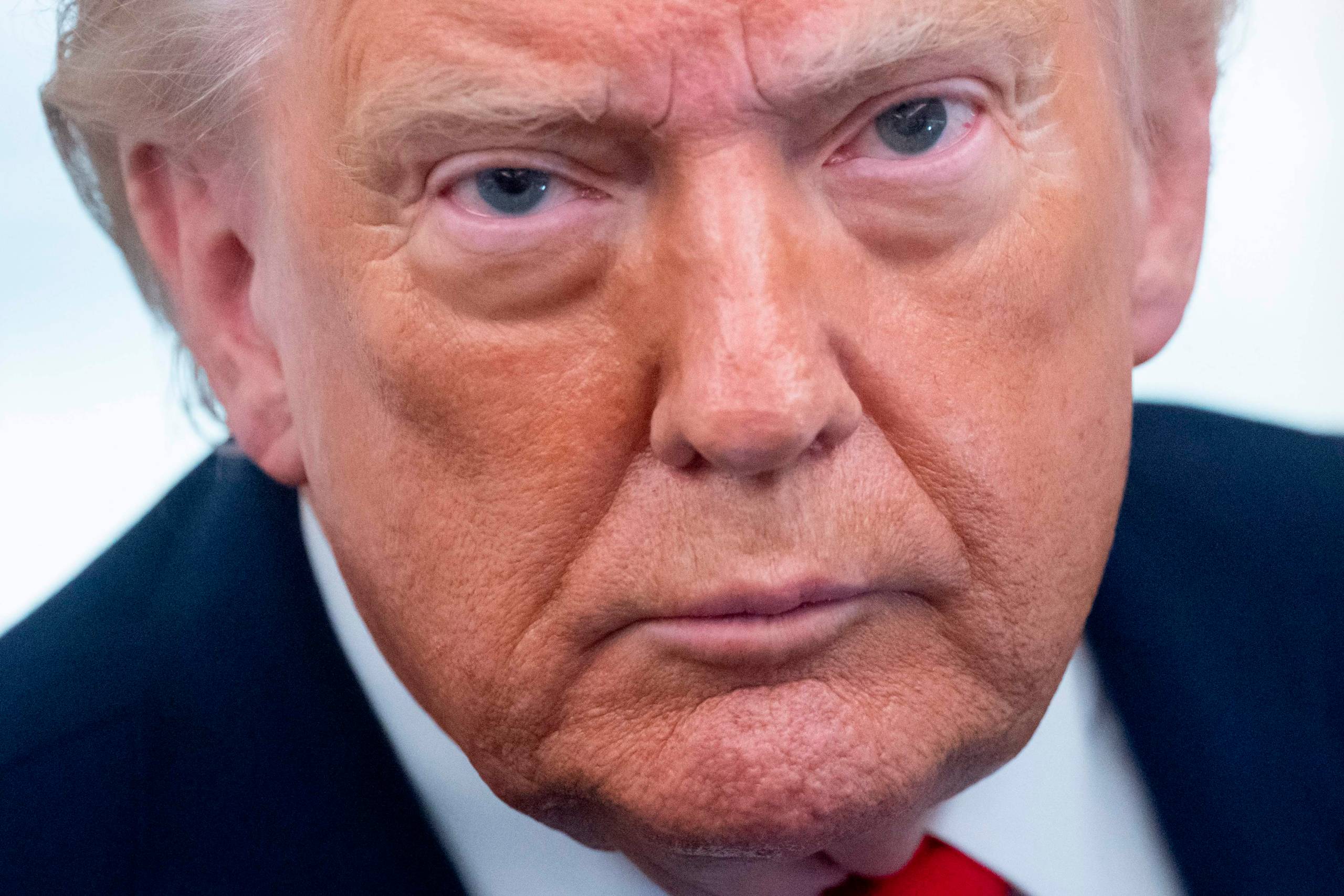 Trump råber igen op om »valgsnyd« og Demokraternes tyveri.  