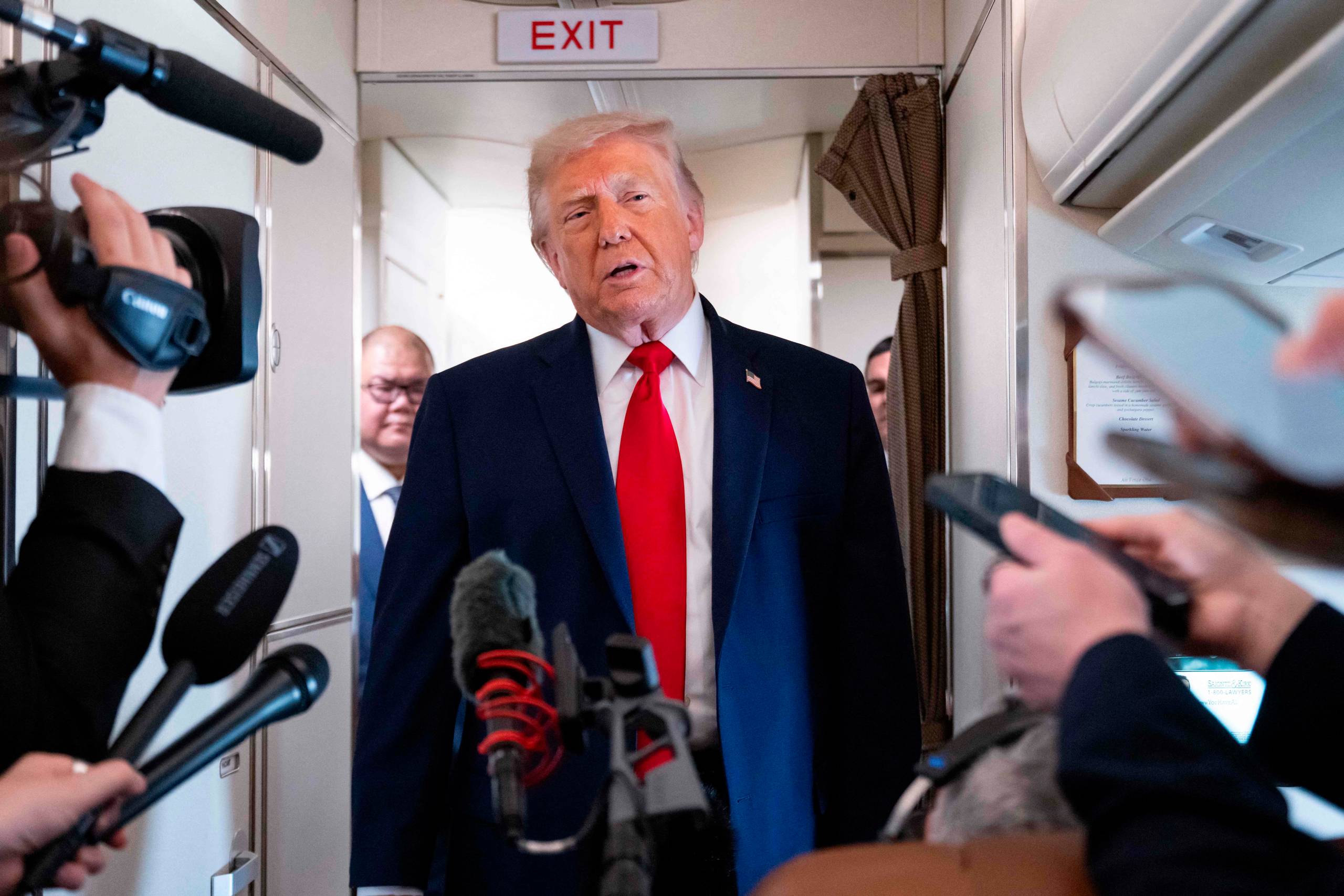Trumps milliardforlig falder fra hinanden.  Men én ting best