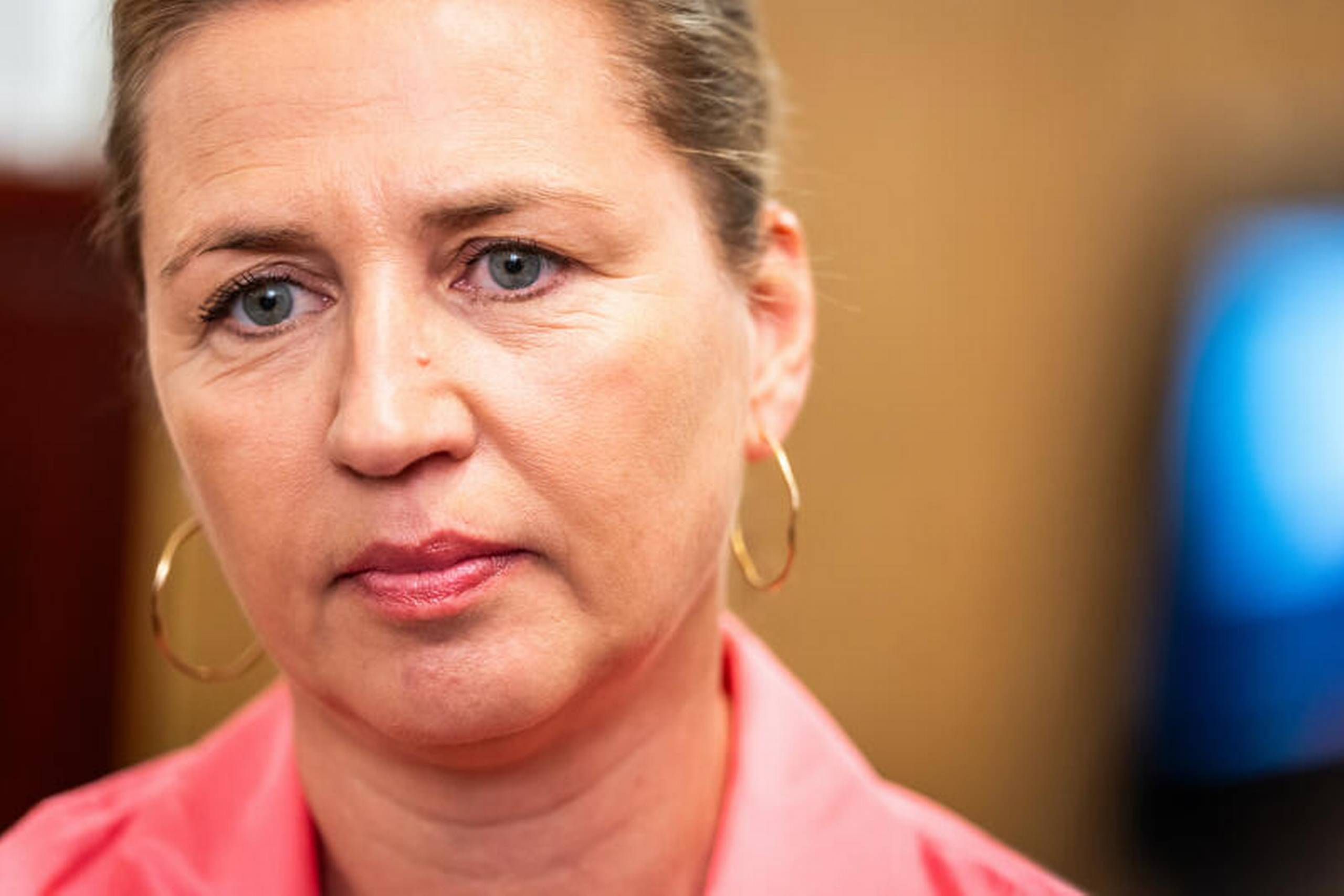Under gulvtæppet:  Der er gået ild i Socialdemokra