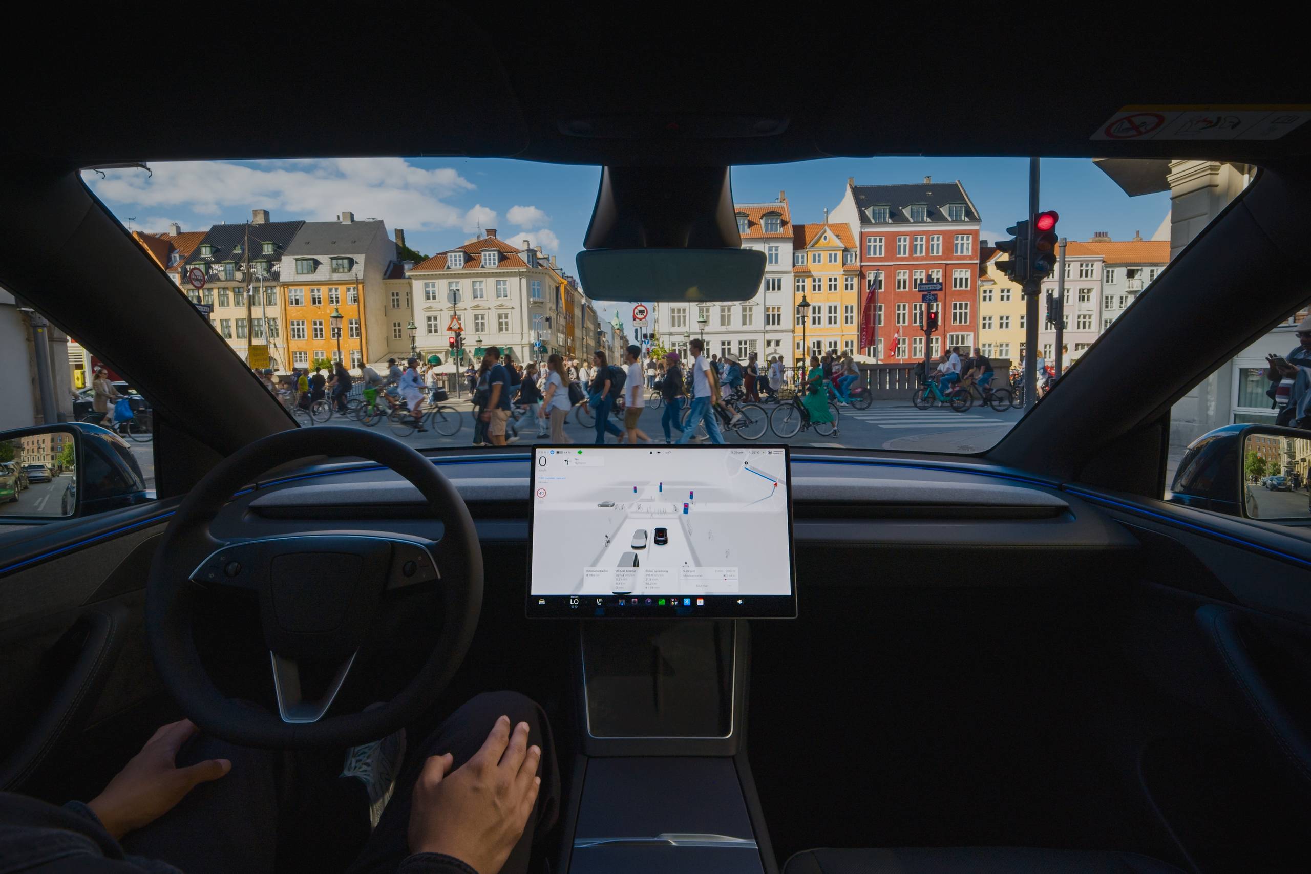 Overraskende melding:  Teslas selvkørende teknolog