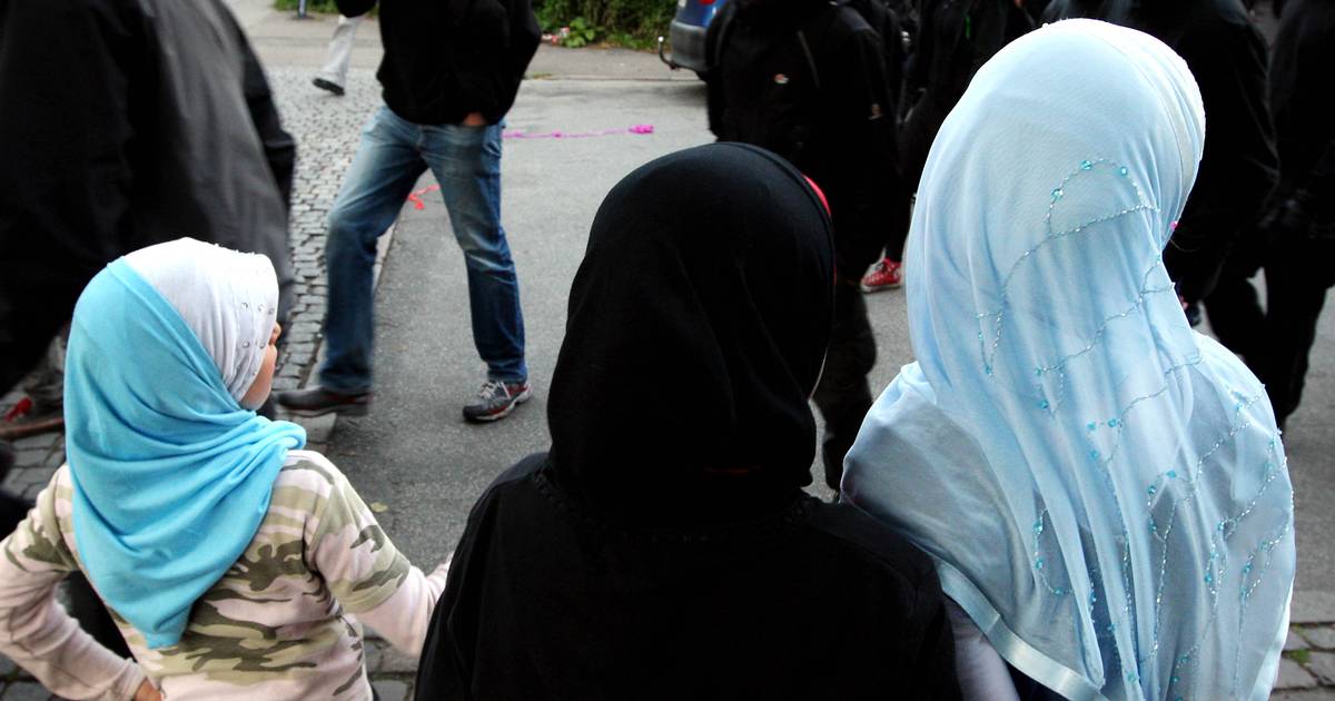 fløjl komedie Meningsløs Muslimske kvinder bærer tørklæde frivilligt
