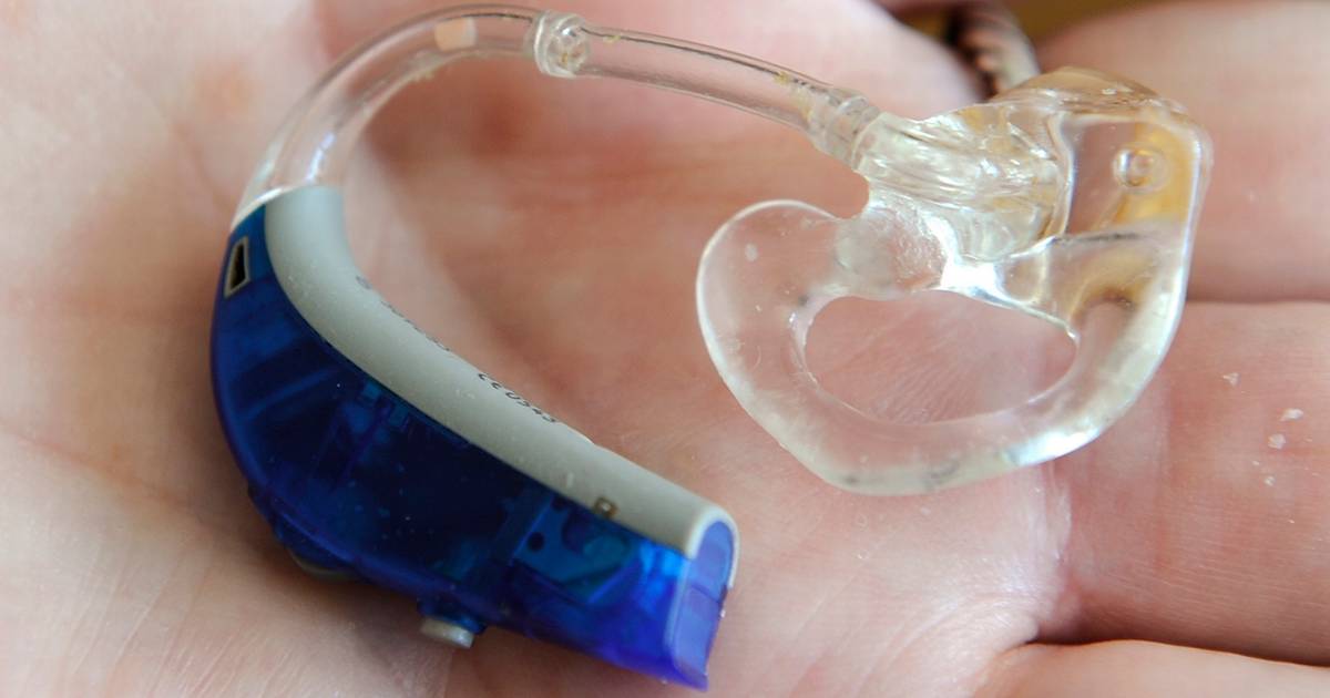 Ørelæger henviser til sig selv - Jyllands-Posten