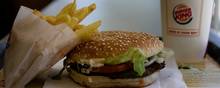 McWhopperen skal bestå af 12 ingredienser, mener Burger King, blandt andet dressingen fra Big Mac og bøffen fra Whopper. Foto: MATHILDE BECH