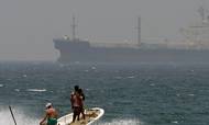 Omtrent en fjerdedel af al råolie passerer på et tidspunkt gennem Hormuzstrædet, der forbinder Den Persiske Golf med resten af verdens have. Arkivfoto. Arkivfoto: Kamran Jebreili/AP