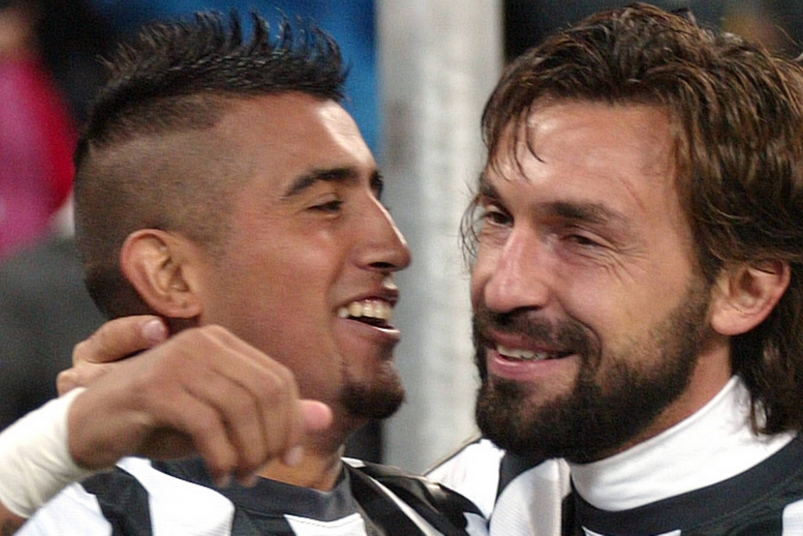 Juventus-spillerne Arturo Vidal og Andrea Pirlo jubler efter en af de fire scoringer imod FC Nordsjælland.