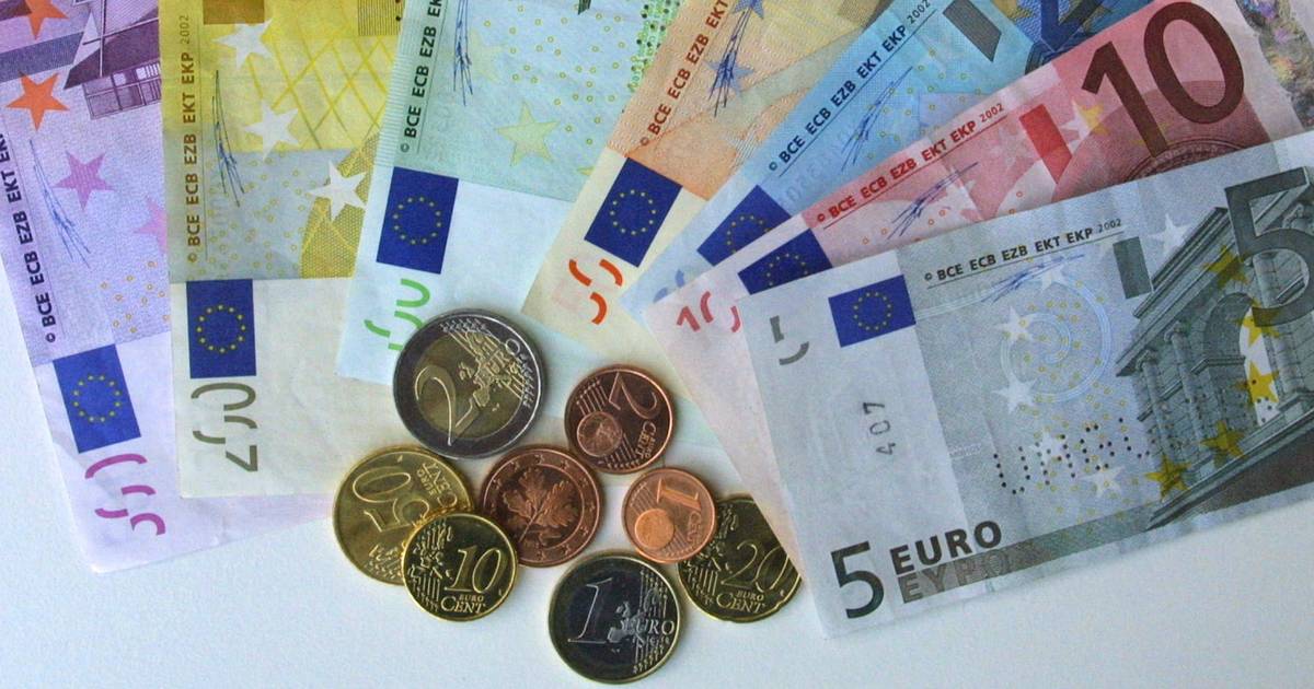Франция богатство. Национальная валюта Франции. Евро. Валюта Франции евро. Валюта Финляндии.