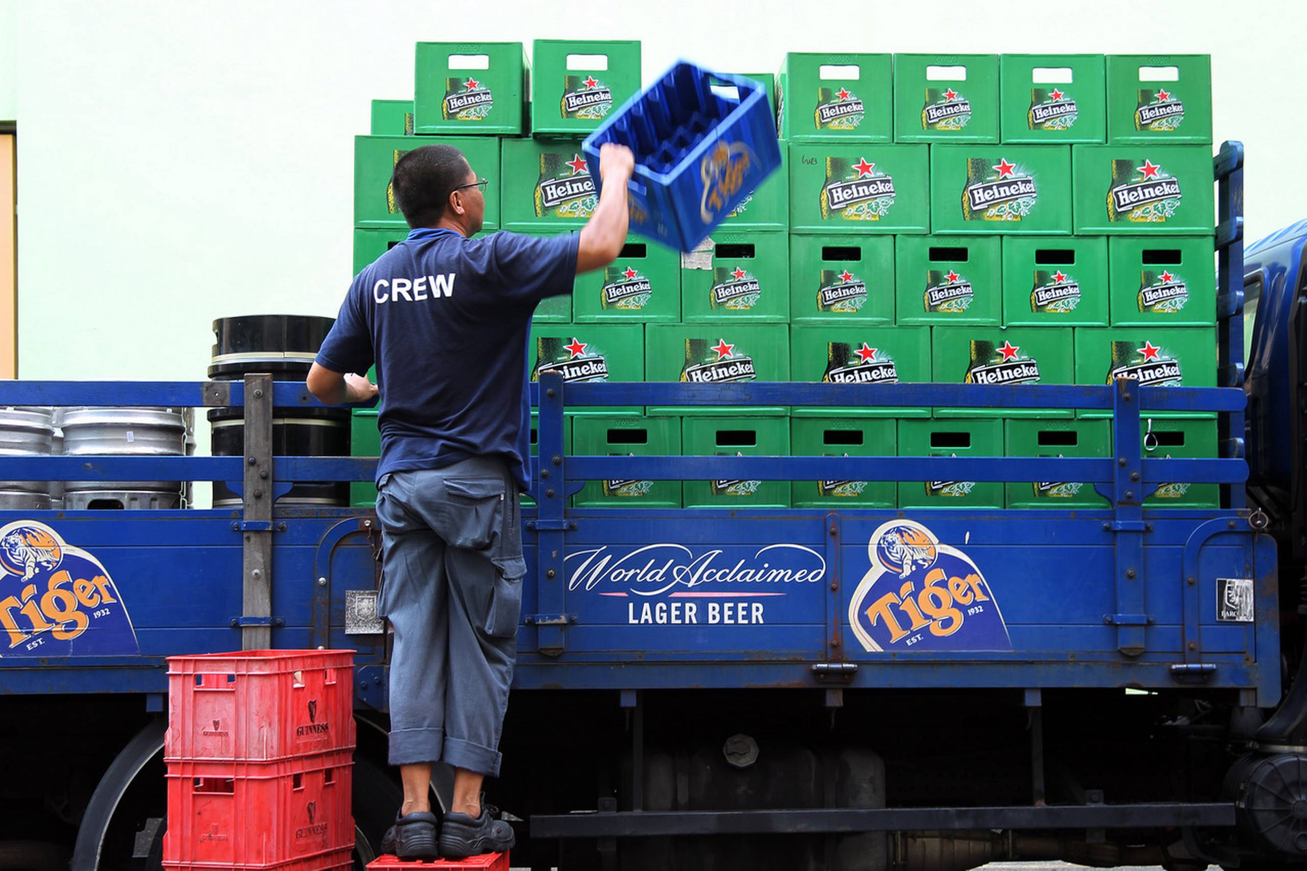 Det forventes, at Asien i de kommende fem år vil stå for 57 pct. af den samlede vækst på verdens ølmarkeder. Den hollandske bryggerikoncern Heineken konkurrerer med Carlsberg om markedsandelene på de hastigt voksende markeder.