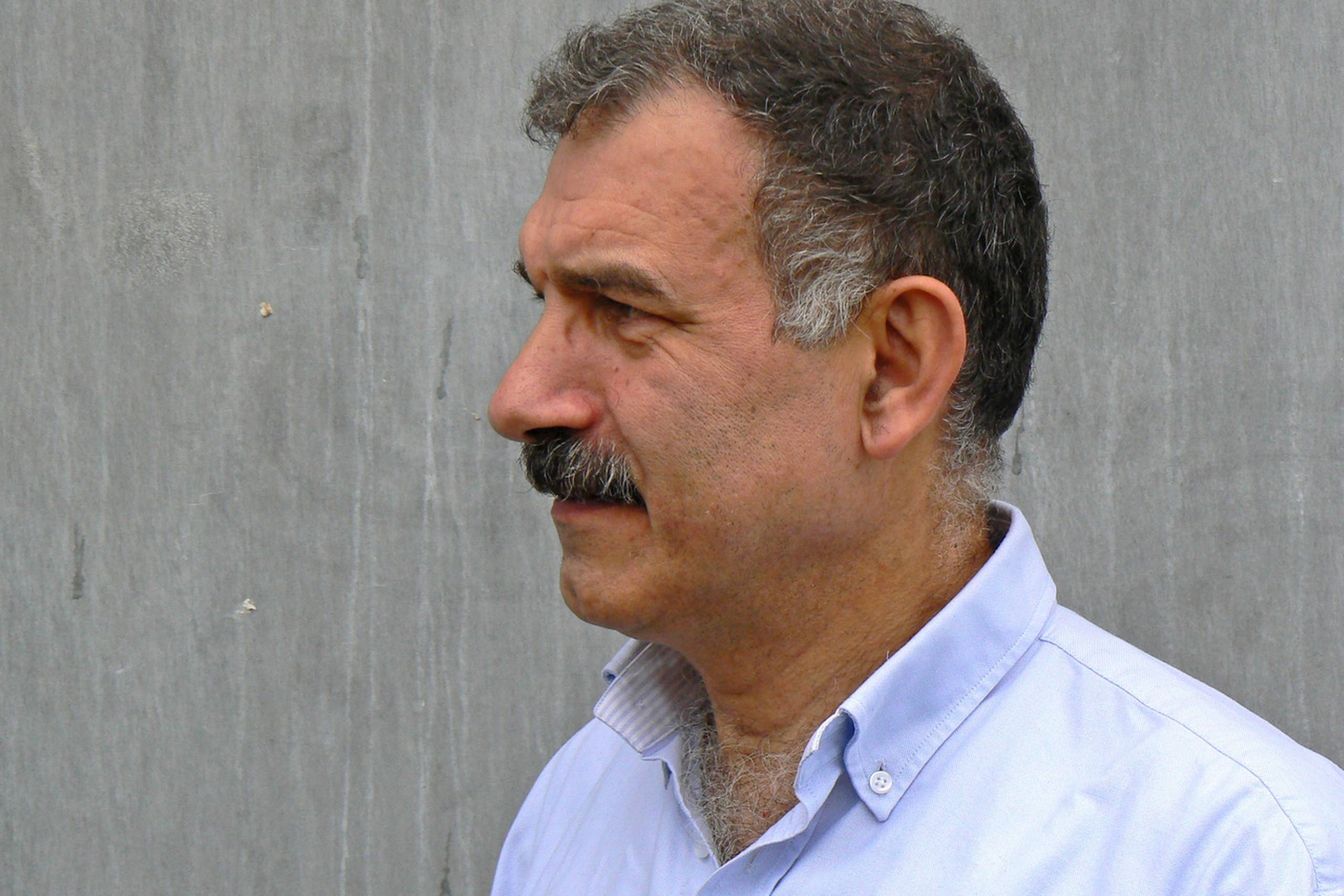 Sociolog Mehmet Necef kom til Danmark fra den yderste venstrefløj i Tyrkiet, men siger ting, der oftest siges af højrefløjen.