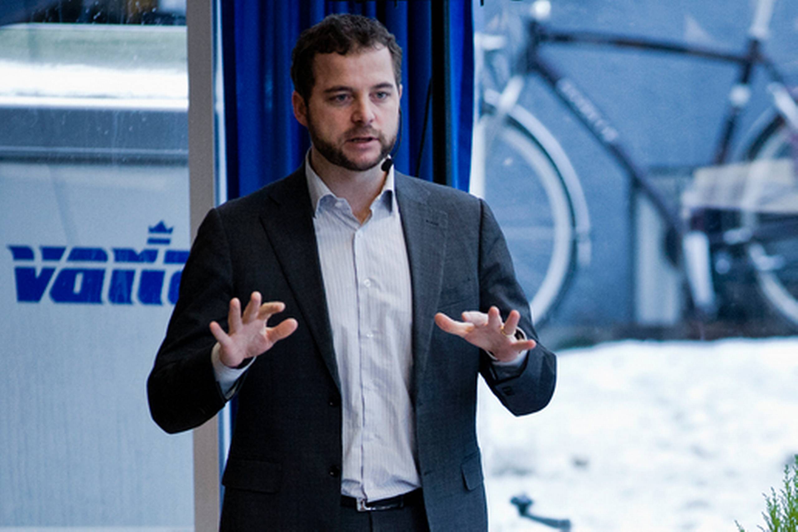 Uddannelsesminister Morten Østergaard (R).