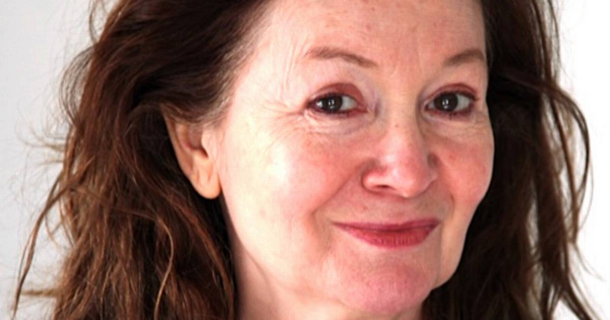 Kvinden bag kameraet