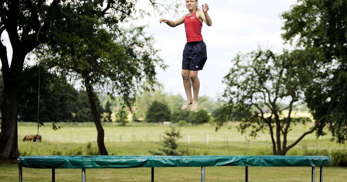 Må kigge ind til når du hopper på trampolin?