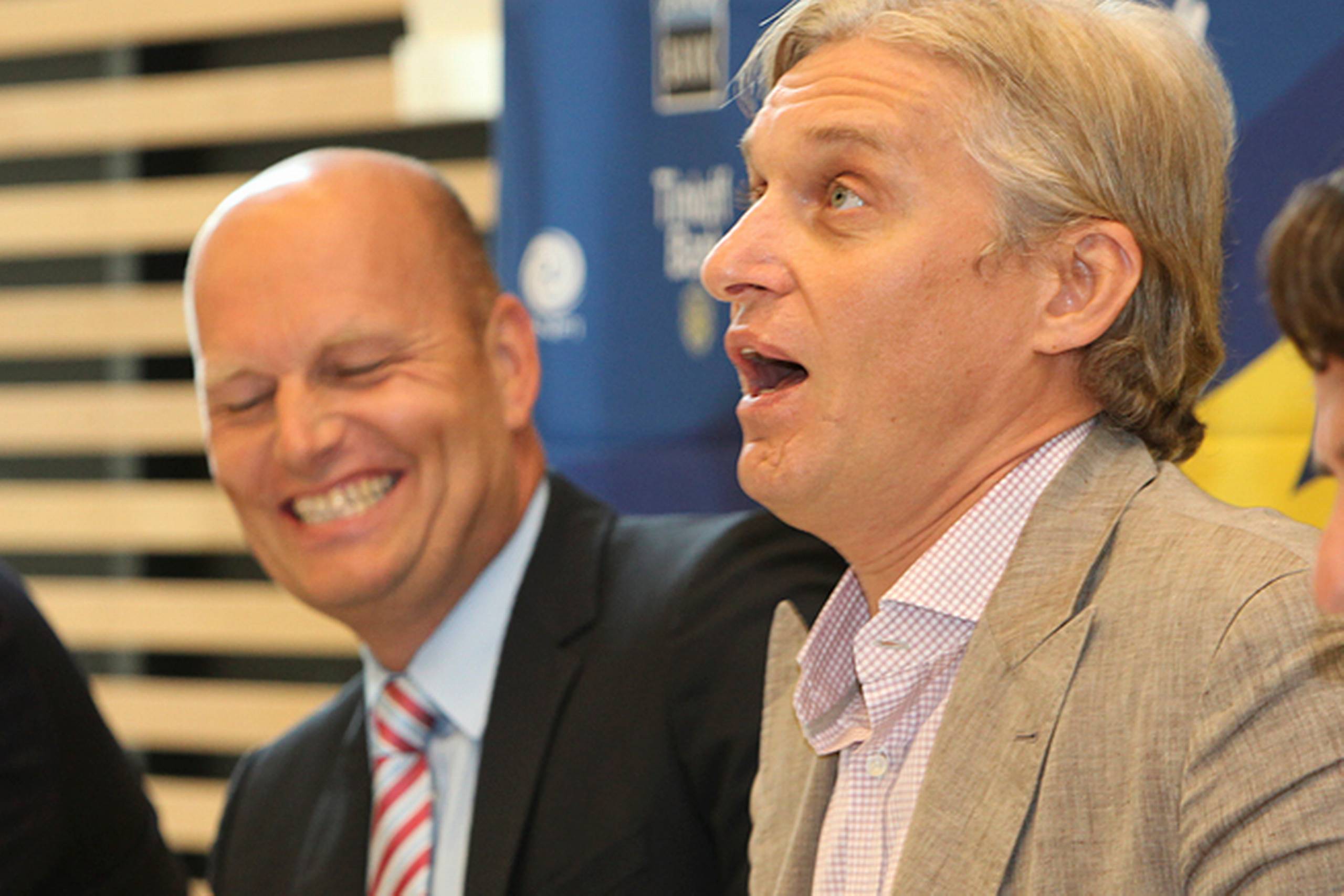 Oleg Tinkov (til højre) i selskab med Bjarne Riis, da sponsoraftalen med Riis' cykelhold blev præsenteret i juni 2012.