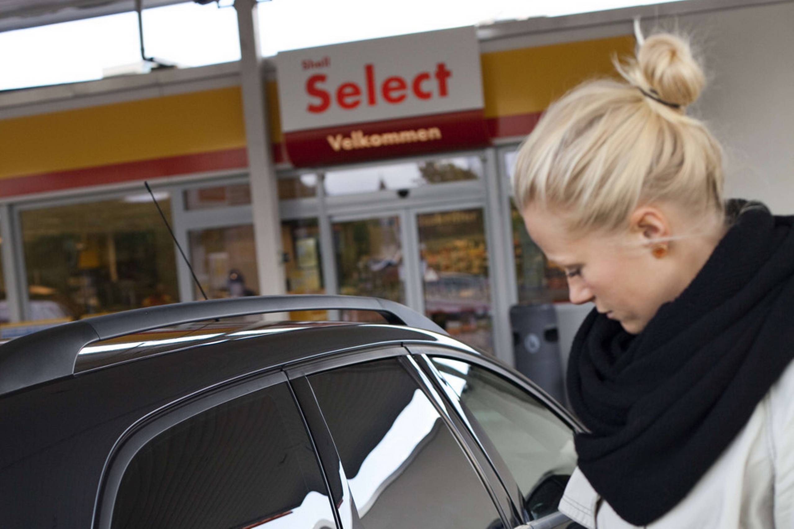 Shell og DCC Energi vil lokke nye kunder til med rabatter på benzin og diesel.