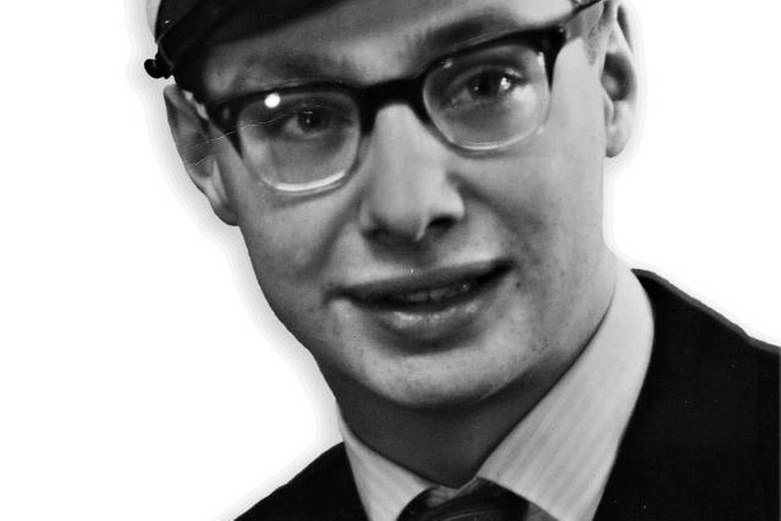 Som ung studerende sad den tidligere biskop Erik Norman Svendsen under Den Kolde Krig i en lejlighed i København og indsamlede oplysninger om DKP’s medlemmer. Foto: Privat