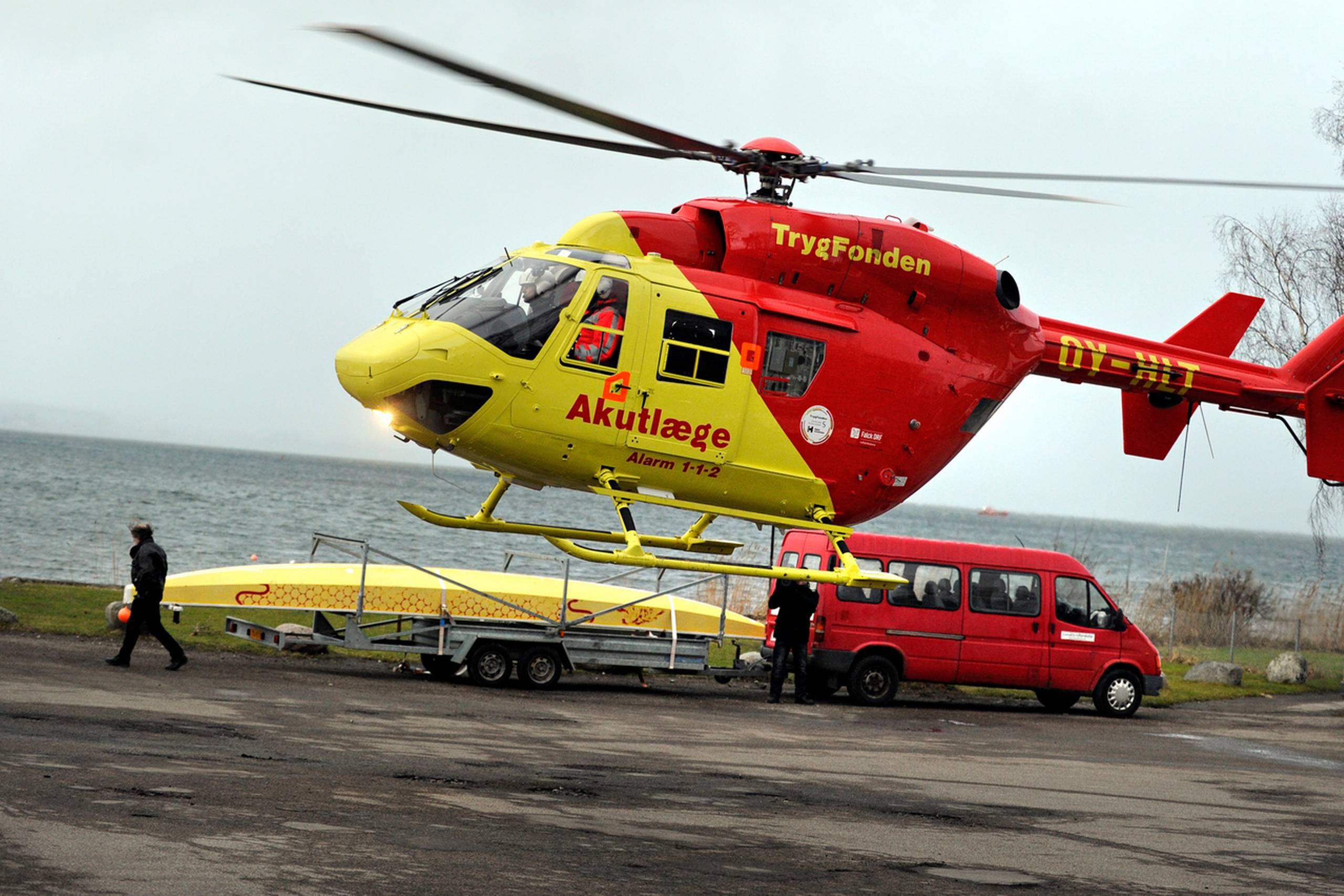 13 elever og 2 lærer fra efterskolen kæntrede i en dragebåd i Præstø fjord. 