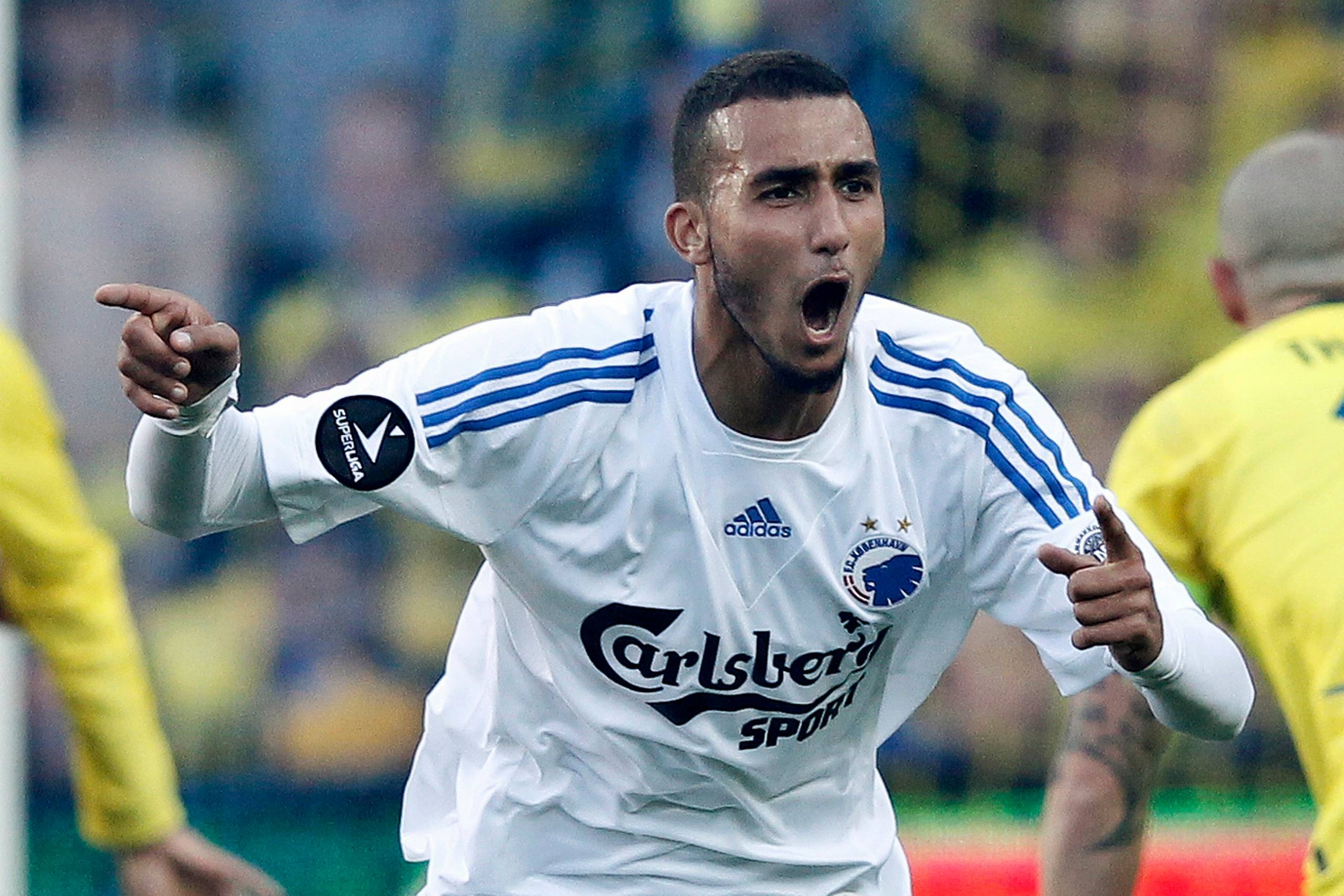 »Vi havde nogle rigtigt gode samtaler om mine muligheder på det marokkanske landshold. Han sagde, at det hele var op til mig, og han kunne godt forstå, hvis jeg valgte det danske landshold, når jeg var født og opvokset her. Mit hjerte sagde bare noget andet,« forklarer Toutouh.