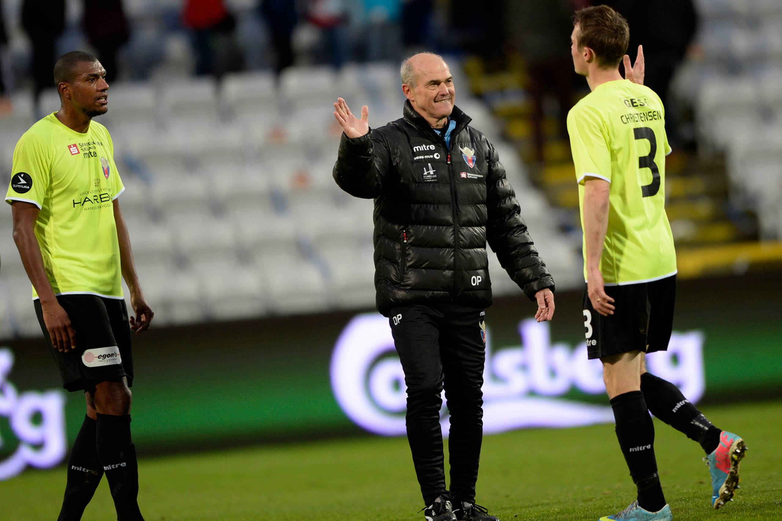 »Denne her sejr er rigtig vigtig for os, specielt efter det, der er sket på det seneste. Vi lægger stor afstand til vores nærmeste konkurrenter, og vi viser god moral ved at vinde,« sagde Ove Pedersen og grinte højlydt. 