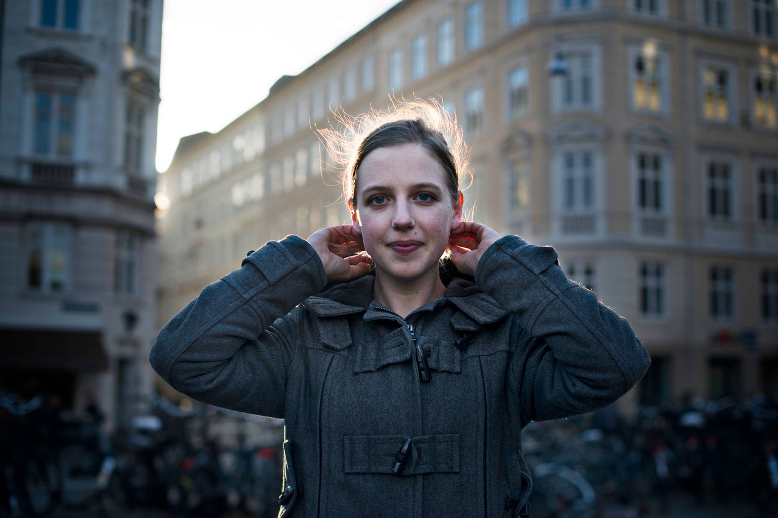 Rina Ronja Kari sætter sig i dag i sin nye stol i EU-Parlamentet 