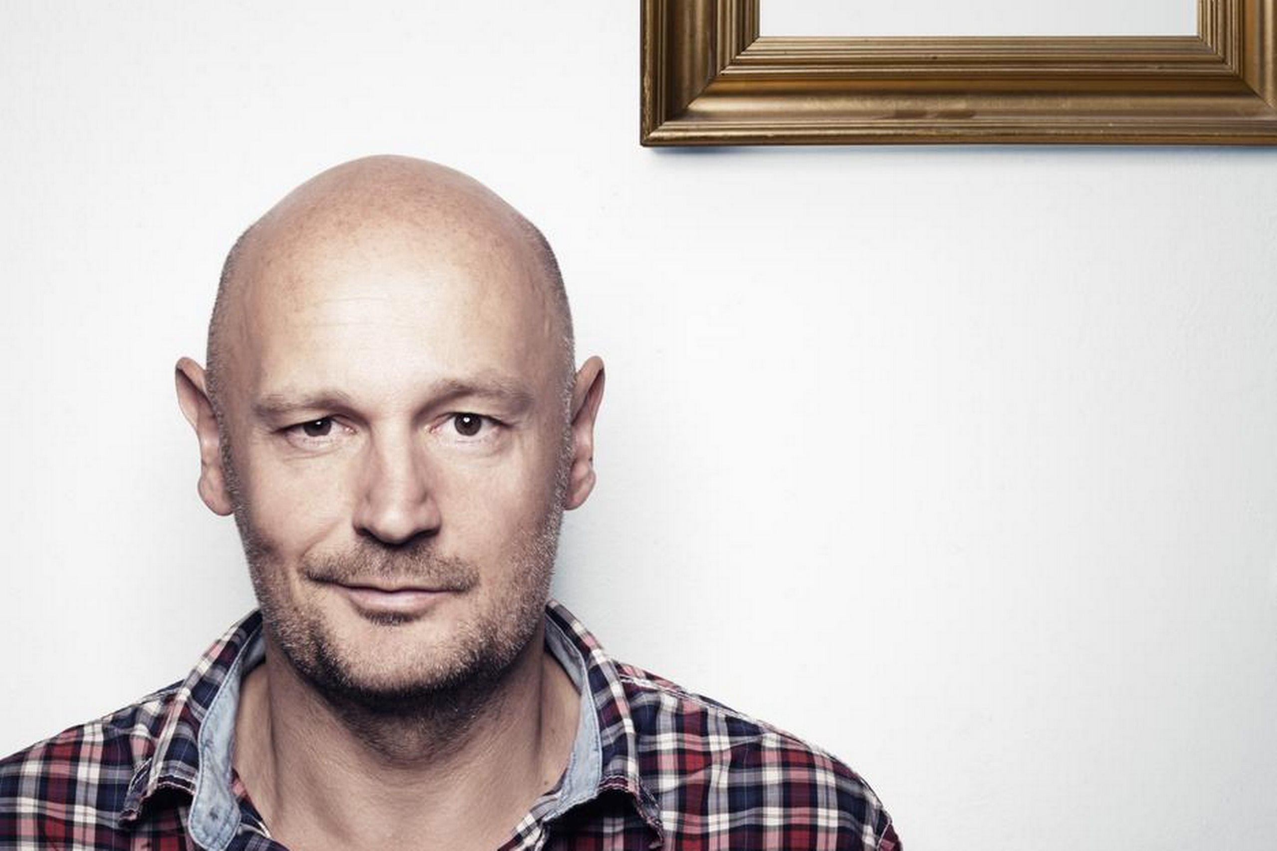 Der er aldrig ret langt mellem de absurd-festlige optrin hos Erlend Loe. Foto: Fredrik Arff