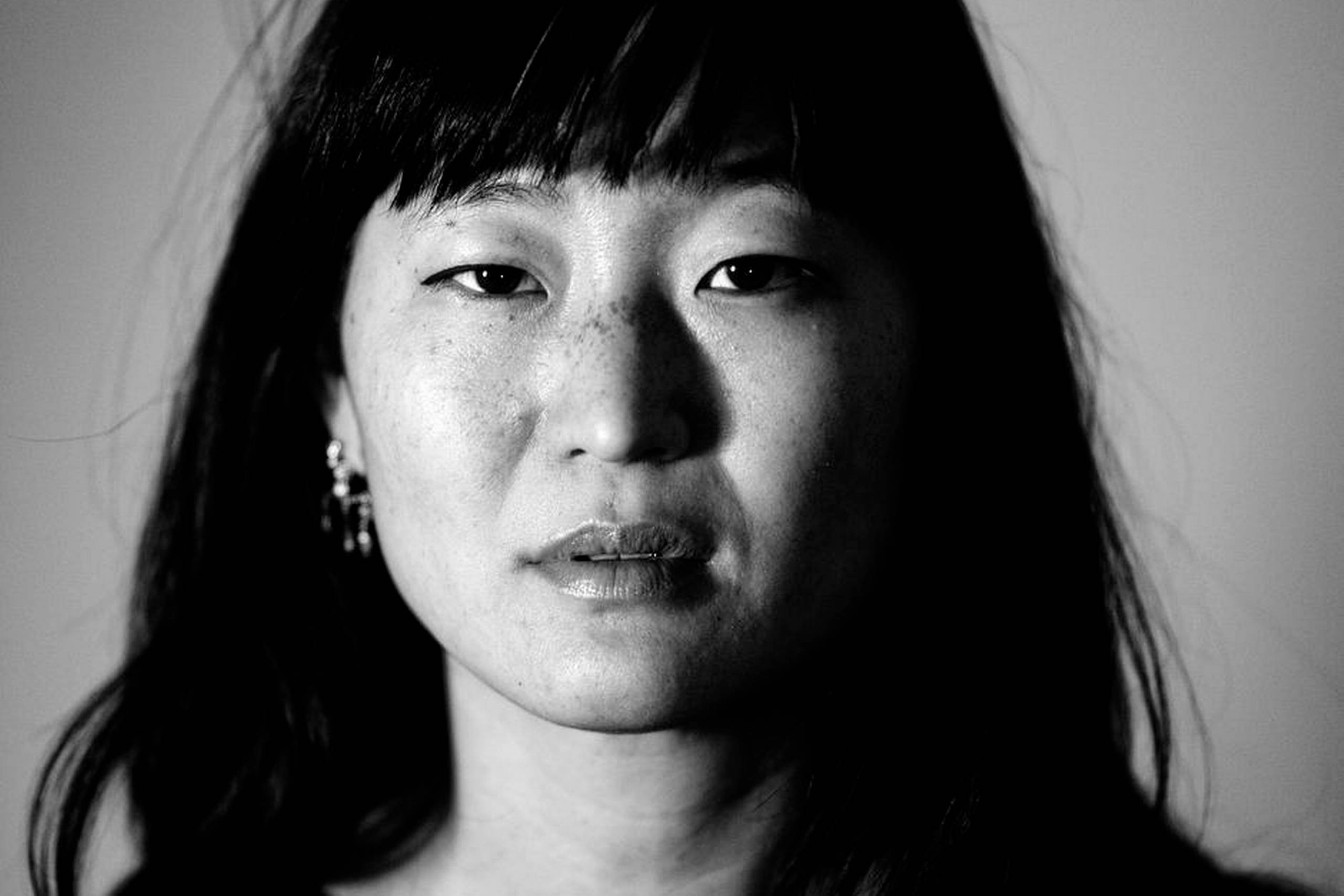 Eva Tinds billedkunstneriske virke vokser ud og ind af hendes forfatterskab. Foto: Lærke Posselt/Polfoto