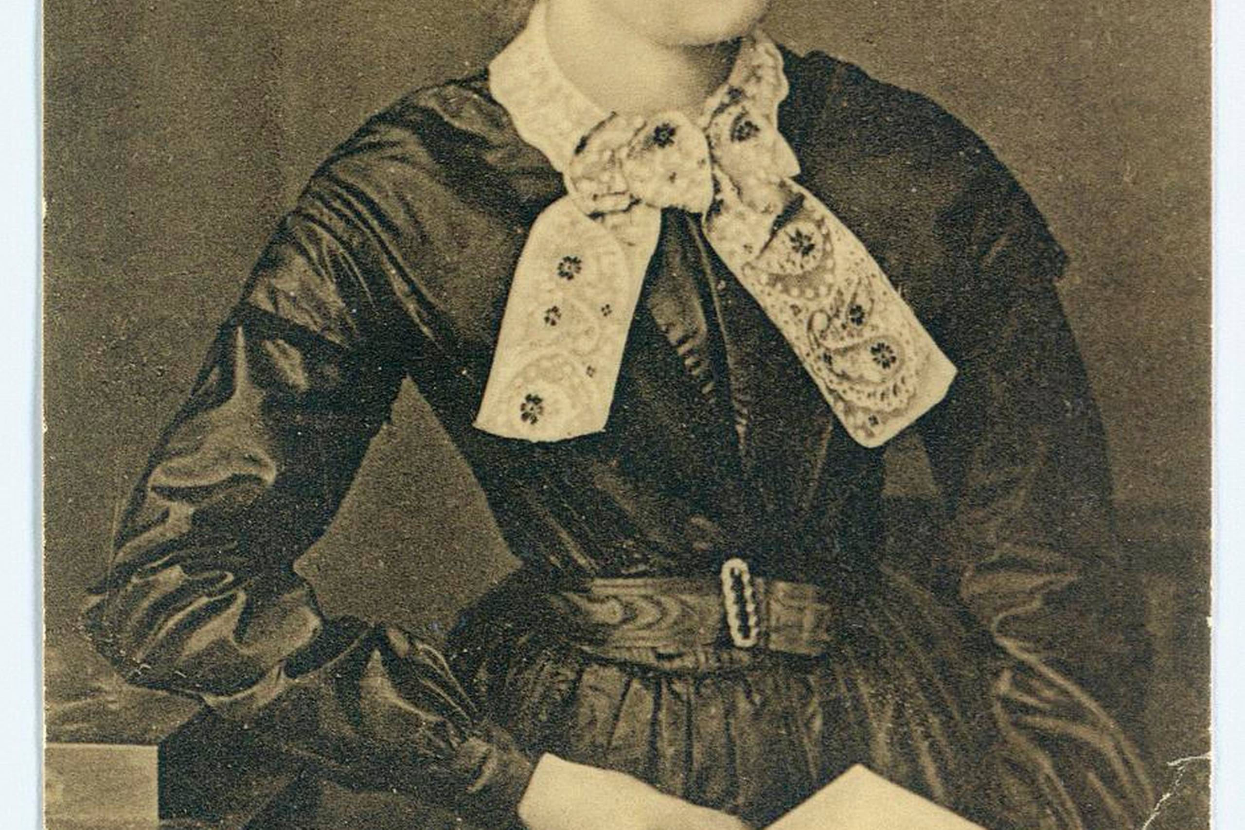 Mathilde Fibiger var kun 21 år, da hun i 1851 udgav brevromanen Clara Raphael, der er blevet en klassiker i dansk kvinde litteratur. På mange måder markerede romanen starten på den danske ligestillingsdebat.