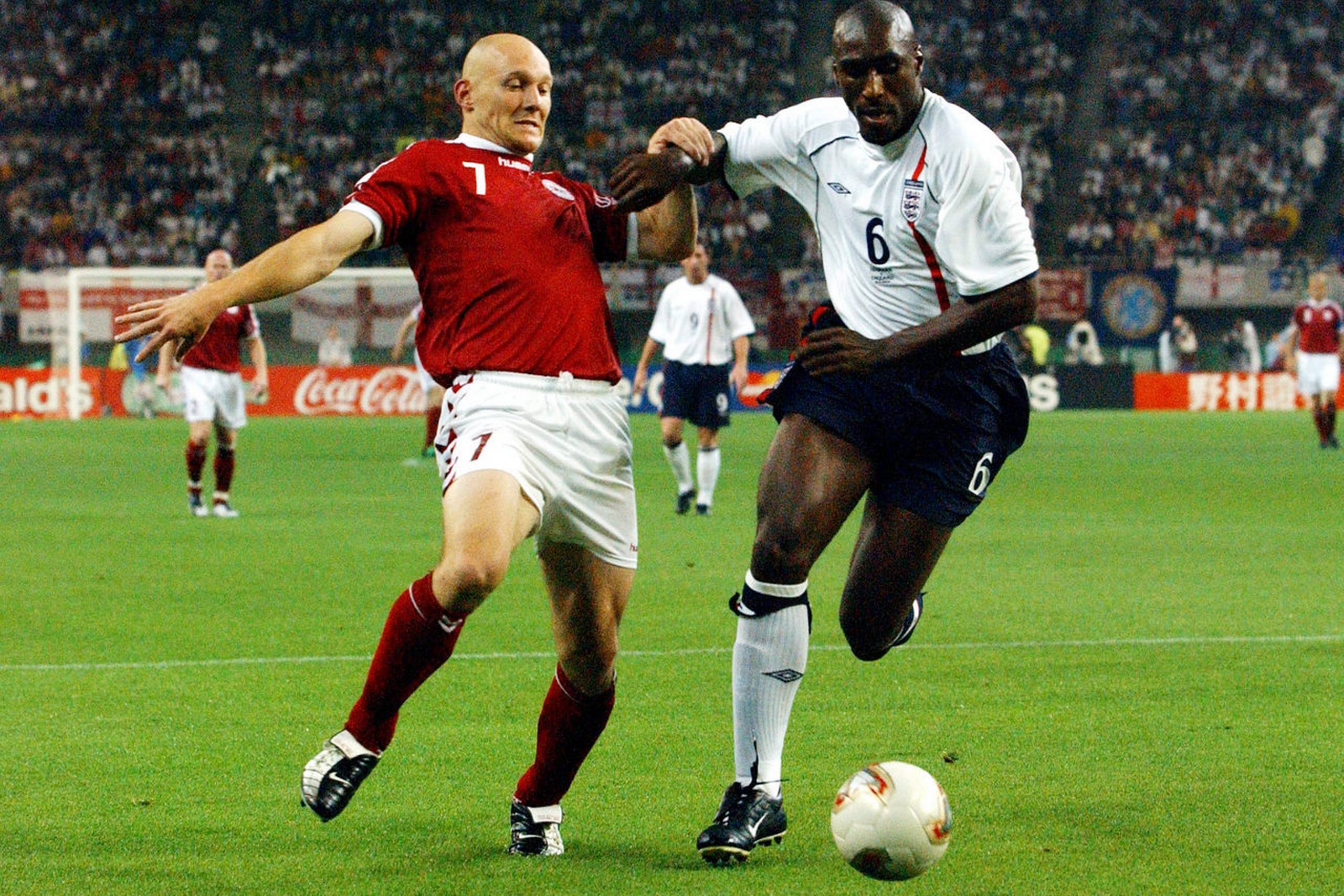 Sol Campbell tror, han havde fået flere kampe som engelsk landsholdsanfører, hvis han havde været hvid.