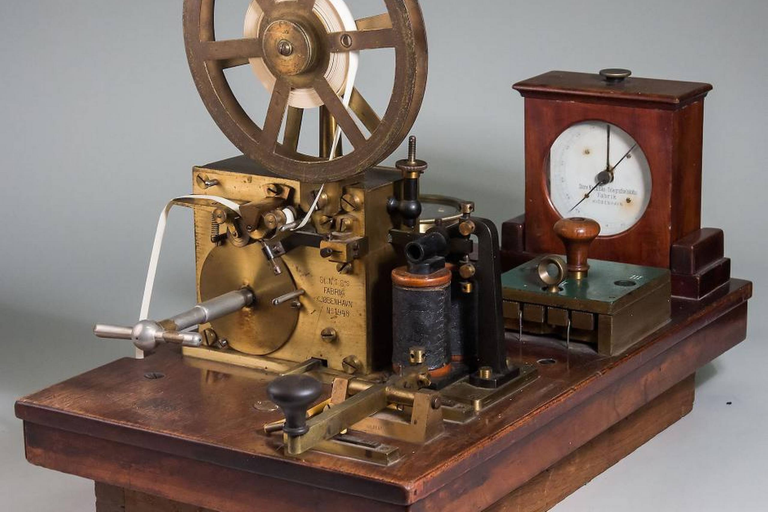 Det Store Nor diske Telegraf- Selskab havde sin styrke på det organisatoriske og finansielle område. Men i slutningen af 1800-tallet etablerede det også Nordens største værksted for produktion af telegraf apparater m.v. Foto: Jens Riggelsen/Steno Museet, Aarhus Universitet