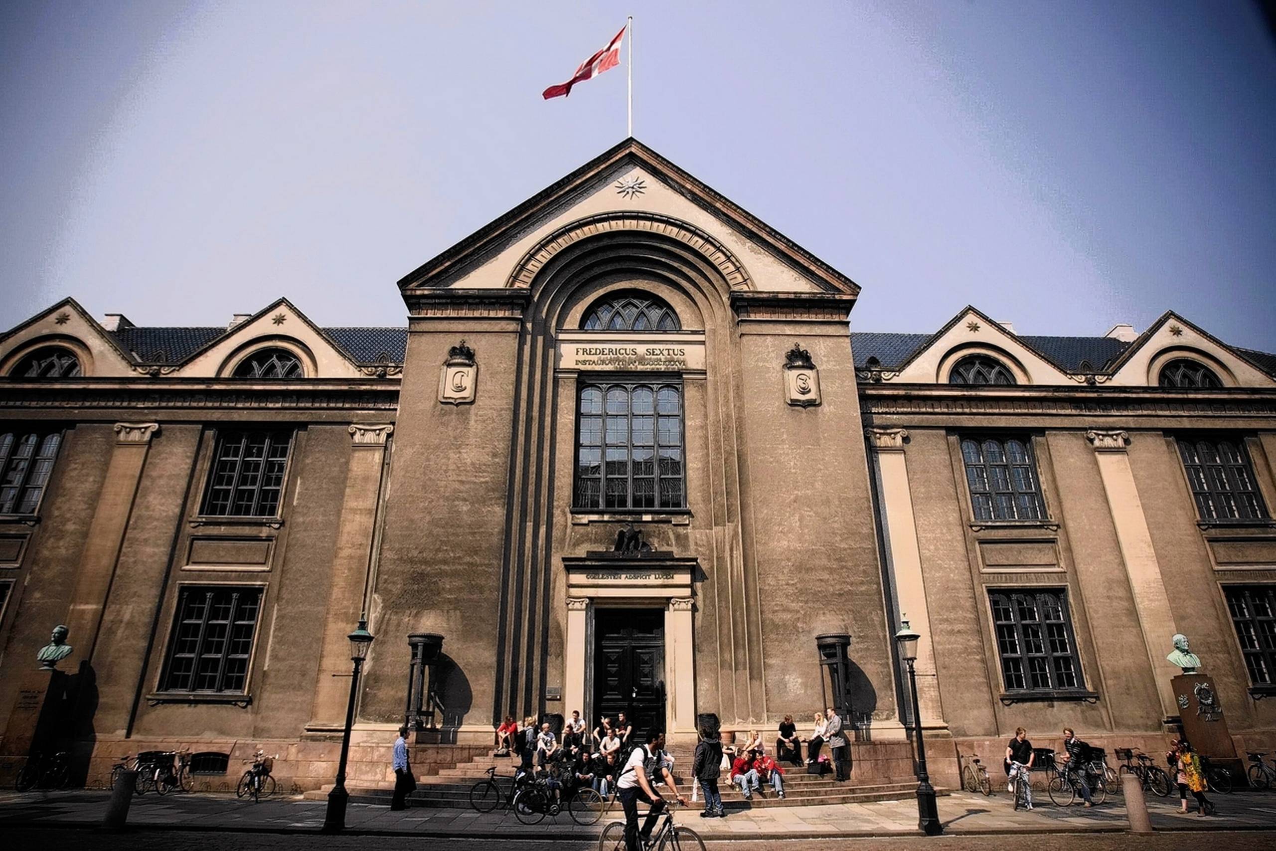 Langt de fleste uddannelser med et højt frafald er bacheloruddannelser på landets universiteter, mens der kun er enkelte uddannelser på erhvervsakademier og professionshøjskoler på listen.