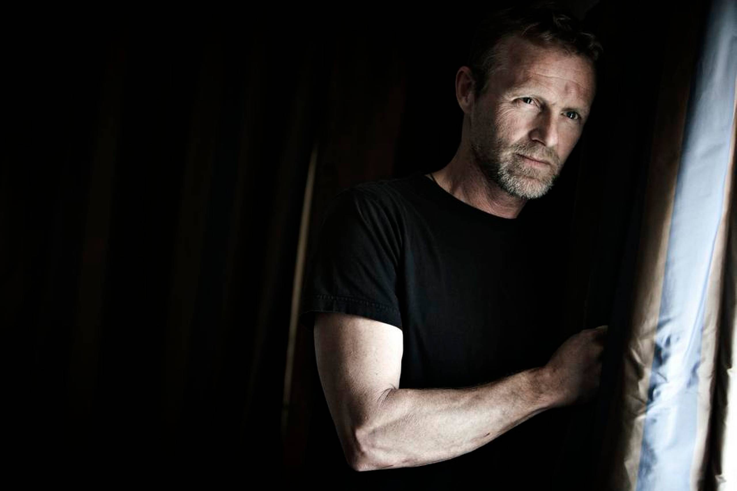 Jo Nesbø siger om sin hovedfigur, Harry Hole: »Hans intellektuelle kraft er rettet imod denne interesse: Hvad er ondskab? Hvad får et menneske til at dræbe?« Foto: Bjørn Marcus Trappaud