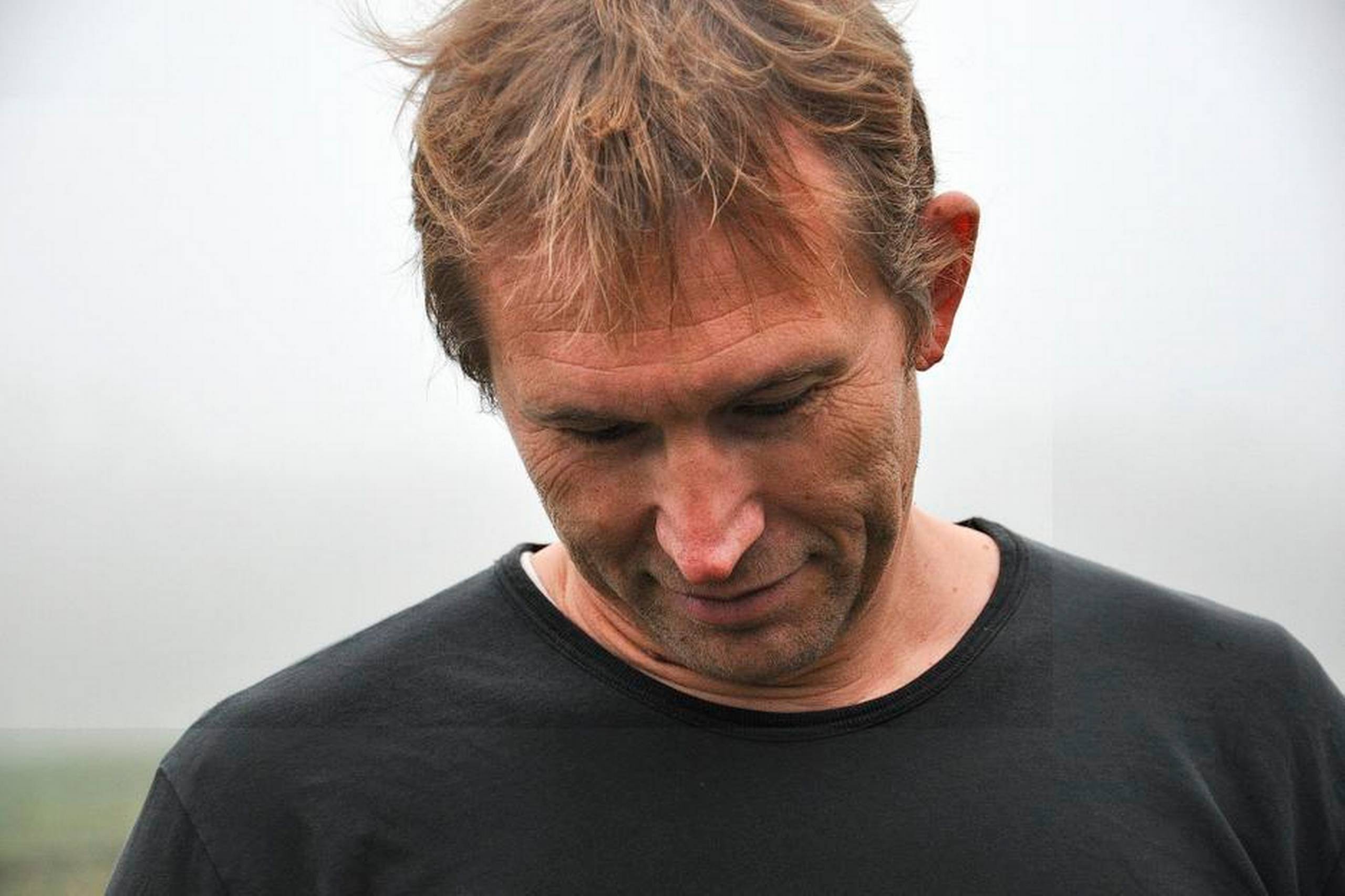 Simon Fruelund skildrer et Danmark, hvor vi holder os for os selv og ikke tager ansvar og griber ind, når der er brug for det. Foto: Camilla Hultén Fruelund